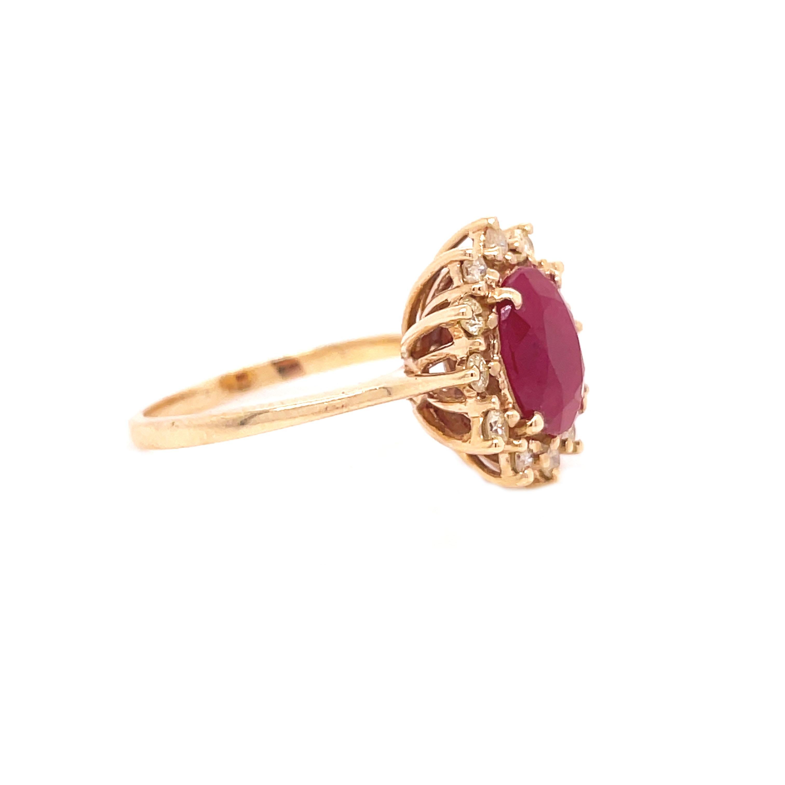 3+ Carat Ruby and Light Fancy Yellow Diamond Yellow Gold Ring In Excellent Condition For Sale In Lexington, KY