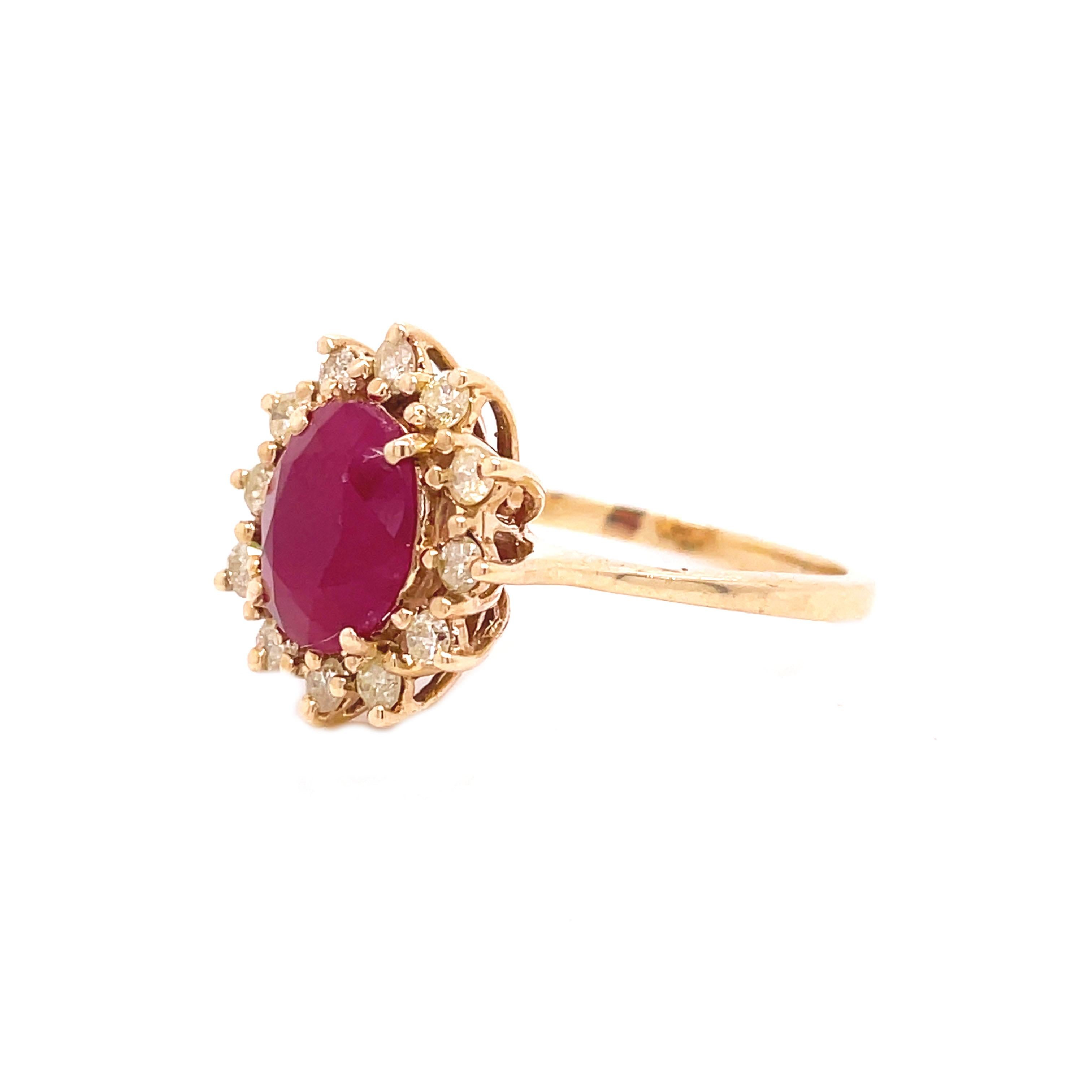 Women's 3+ Carat Ruby and Light Fancy Yellow Diamond Yellow Gold Ring For Sale
