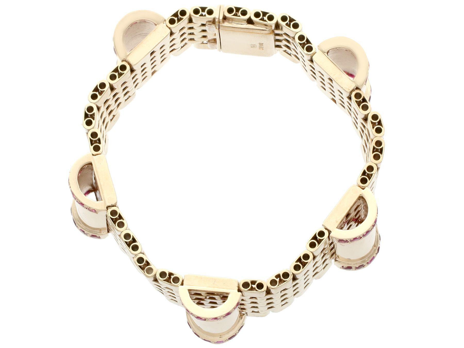 Taille ronde Bracelet vintage en or jaune et rubis de 3 carats - 1959 en vente