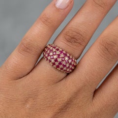 Anillo de cóctel con cúpula en forma de tablero de ajedrez, con rubí de 3 quilates y diamantes, en oro amarillo de 14k