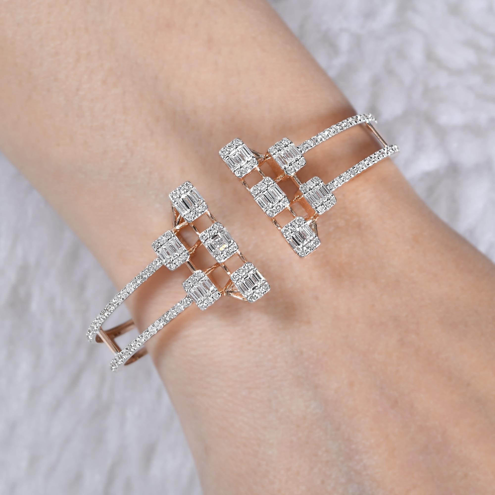 Taglio baguette 3 Carati SI Chiarezza HI Colore Baguette Diamante Bracciale Bangle Oro Rosa 18k in vendita