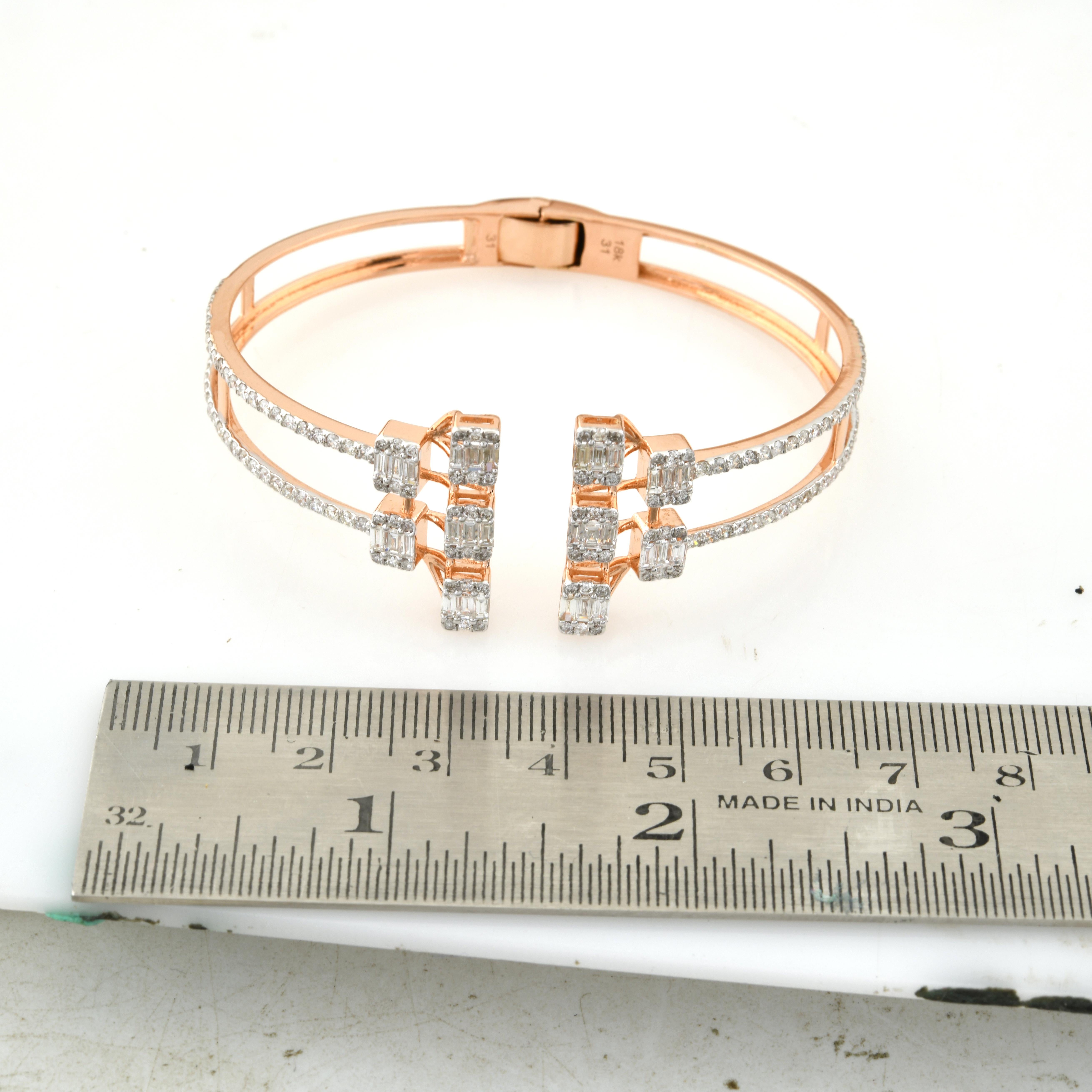 Donna 3 Carati SI Chiarezza HI Colore Baguette Diamante Bracciale Bangle Oro Rosa 18k in vendita