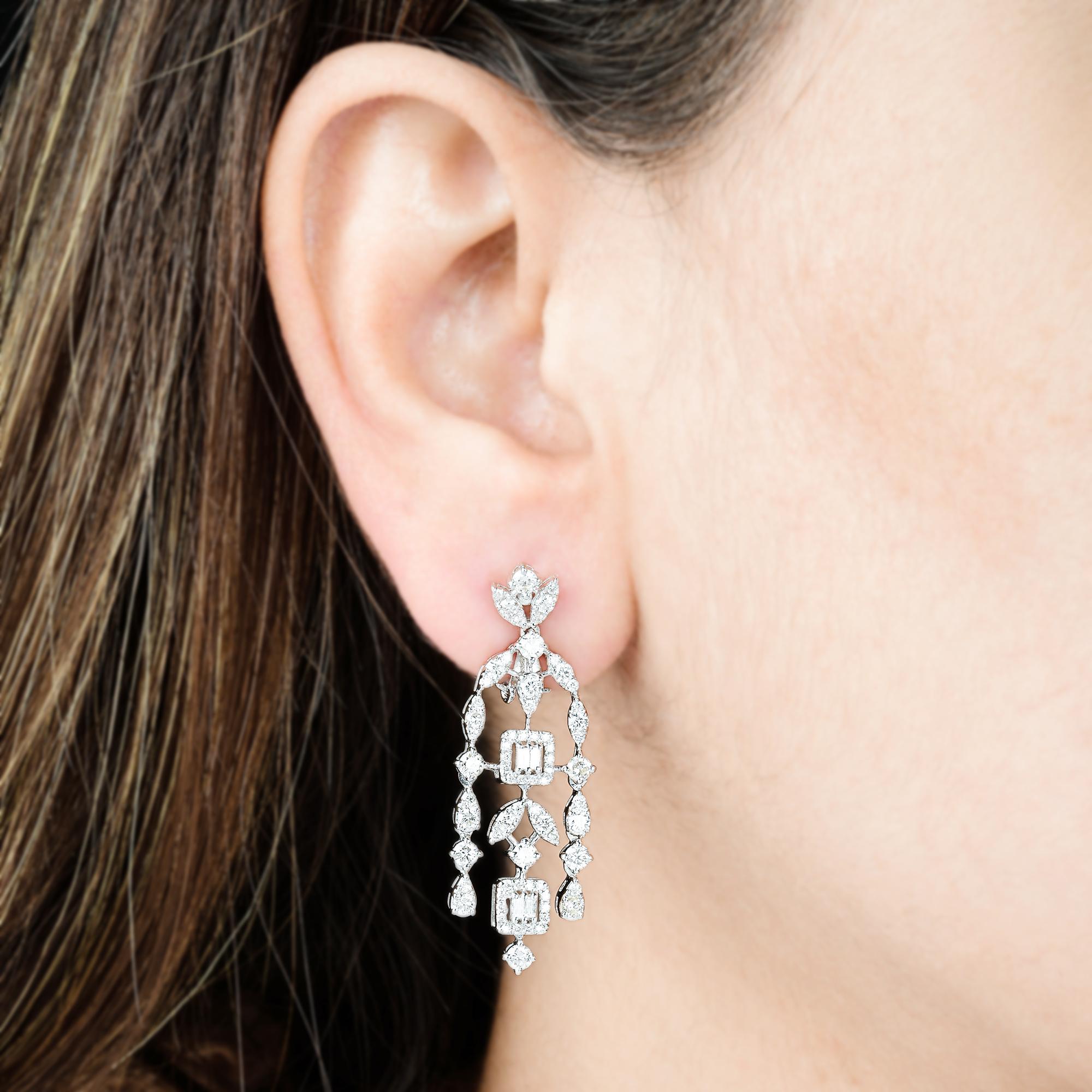 Moderne Boucles d'oreilles chandelier en diamant naturel 3 carats SI Clarity HI Color 18k White Gold en vente