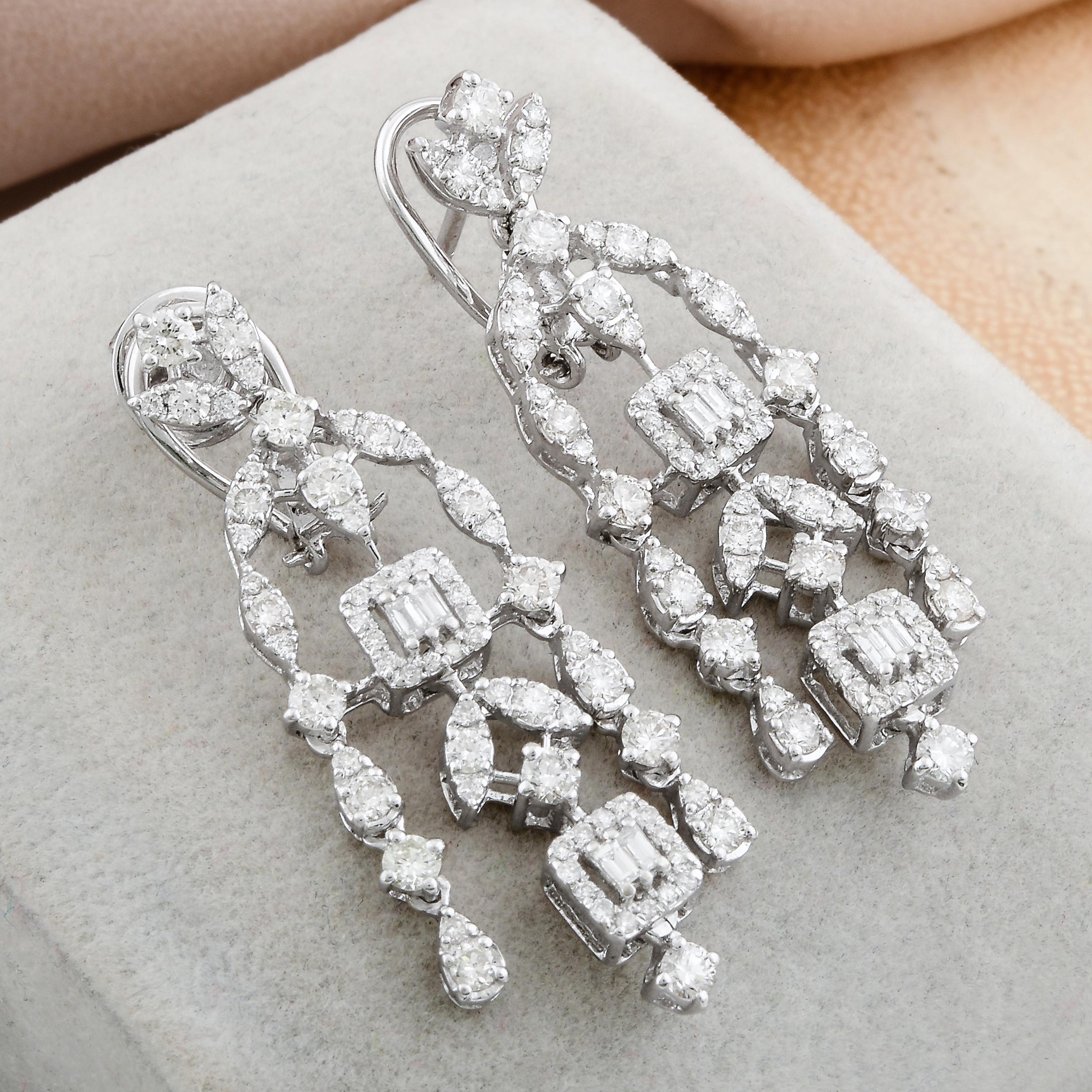 Taille ronde 3 Carat SI Clarity HI Color Diamond Chandelier Earrings 18k White Gold Jewelry en vente