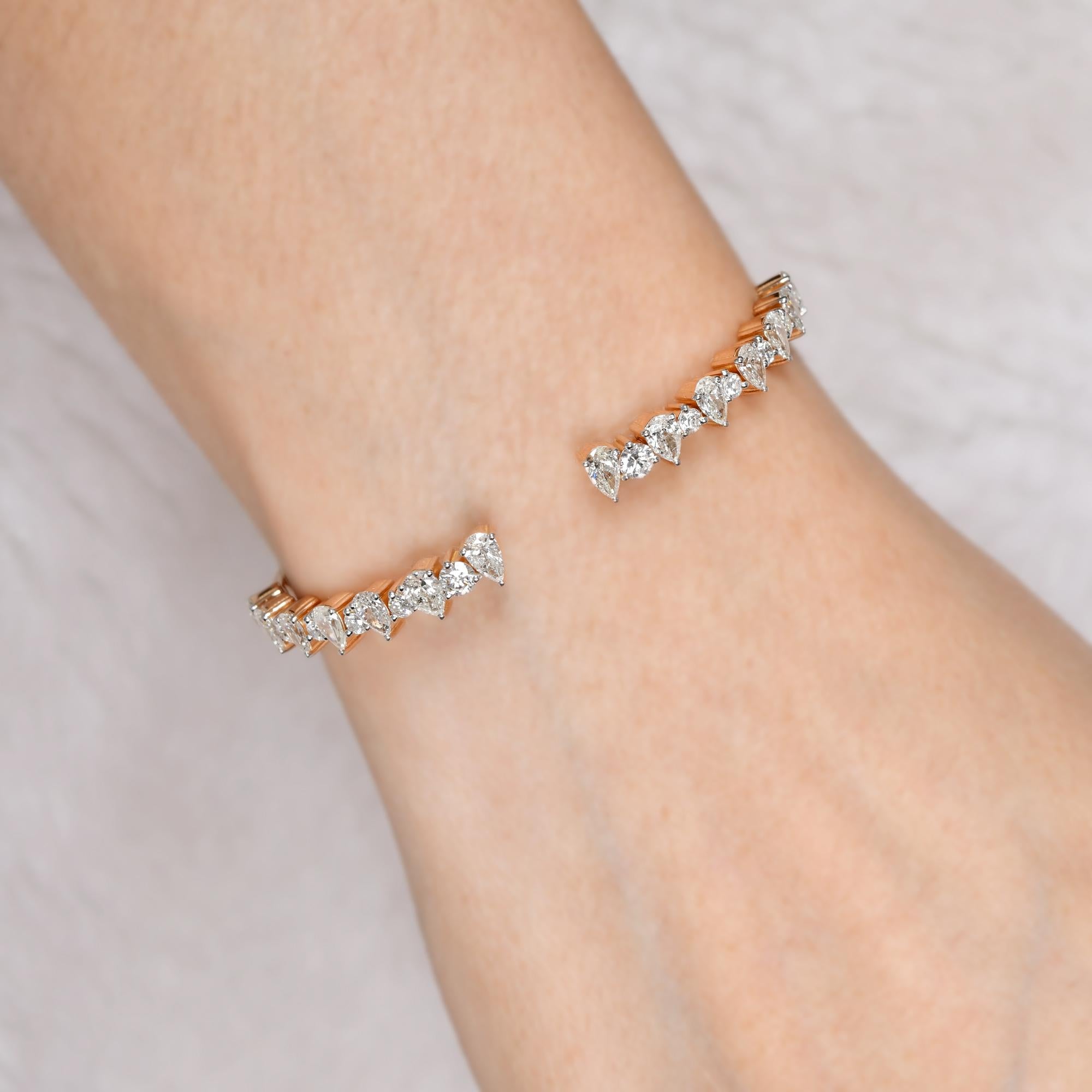 Taille poire Bracelet manchette en or rose 18 carats avec diamants taille poire de 3 carats de pureté SI en vente