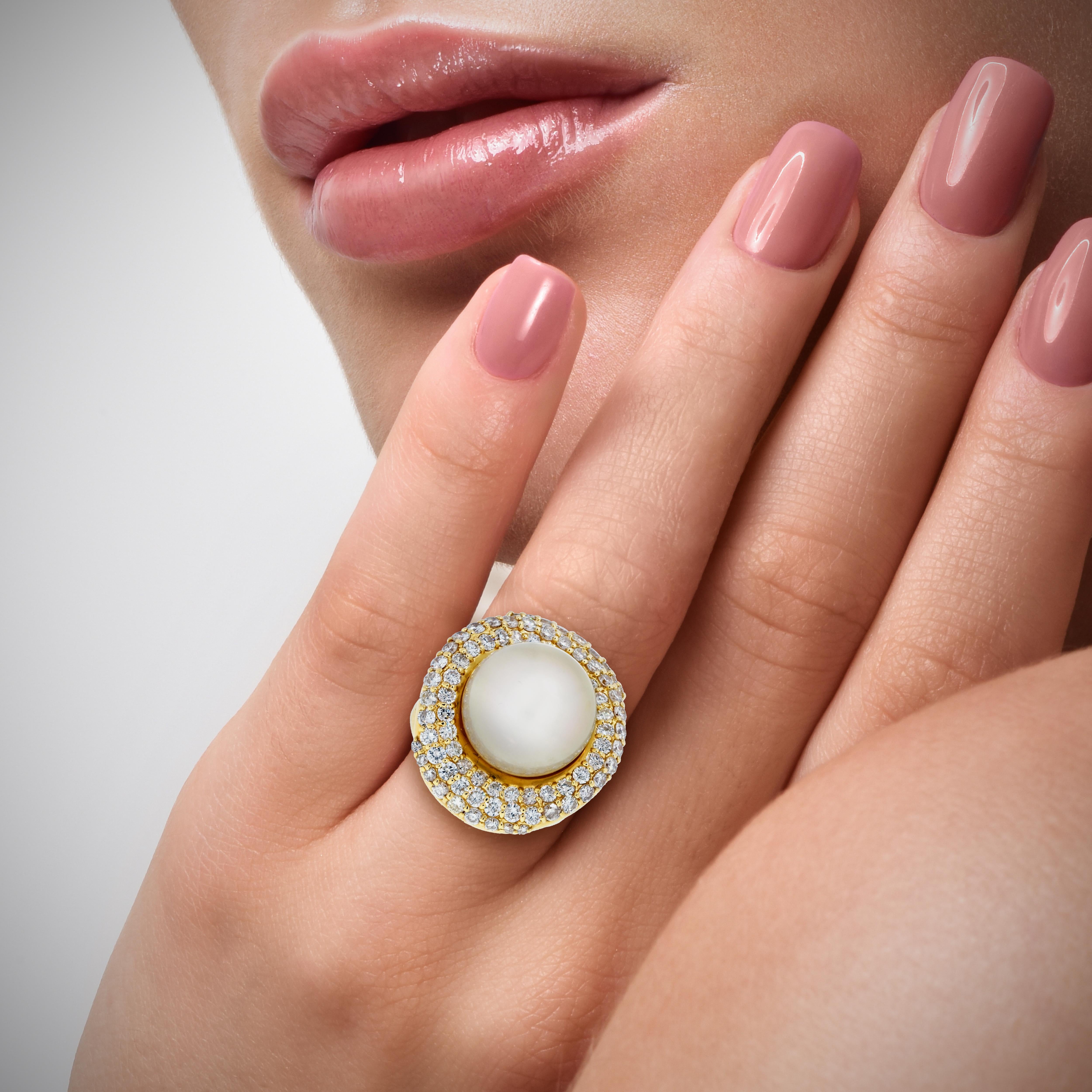 3 Carat South Sea Freshwater Pearl and Diamond 18K Yellow Gold Cocktail Ring For Sale 4