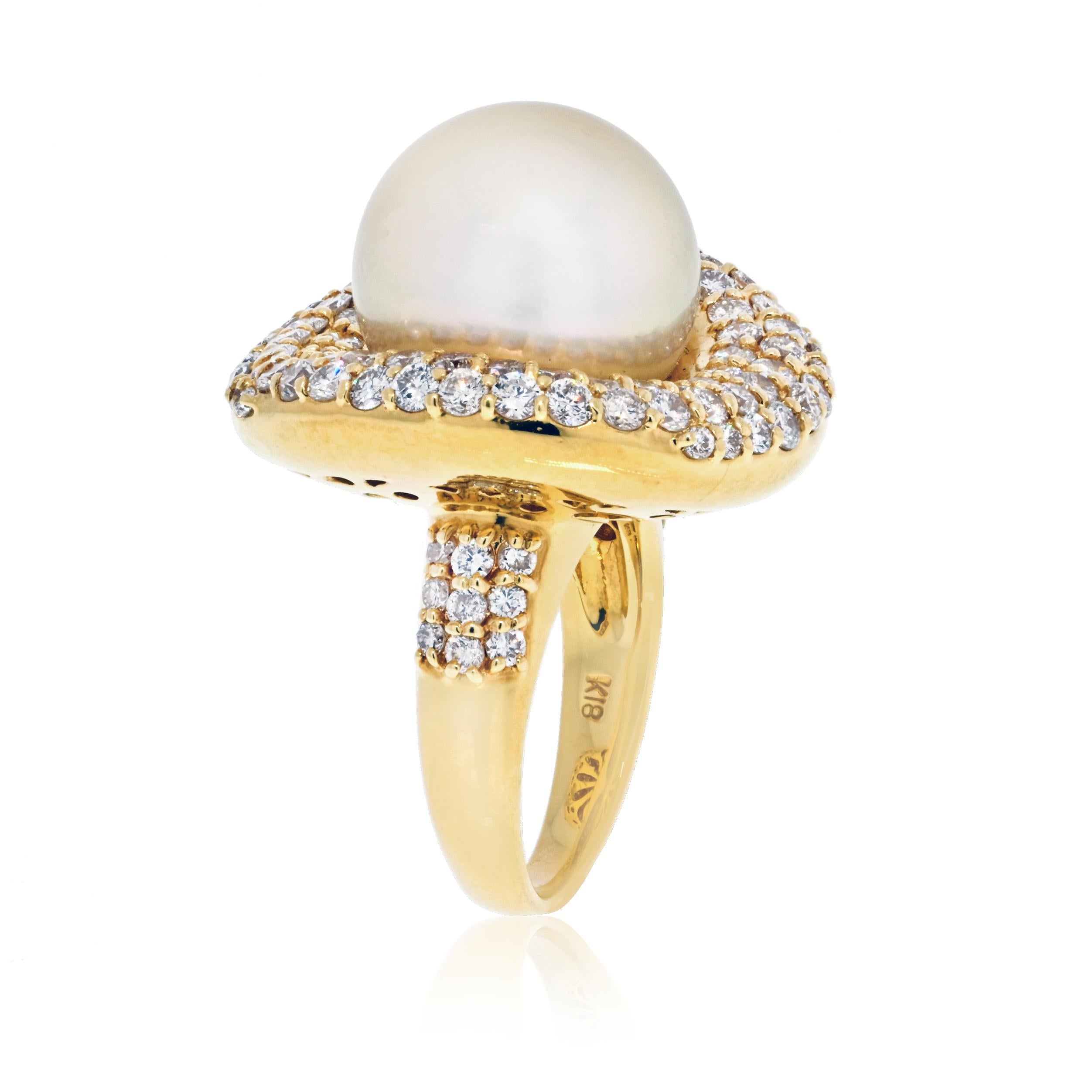 3 Carat South Sea Freshwater Pearl and Diamond 18K Yellow Gold Cocktail Ring For Sale 5
