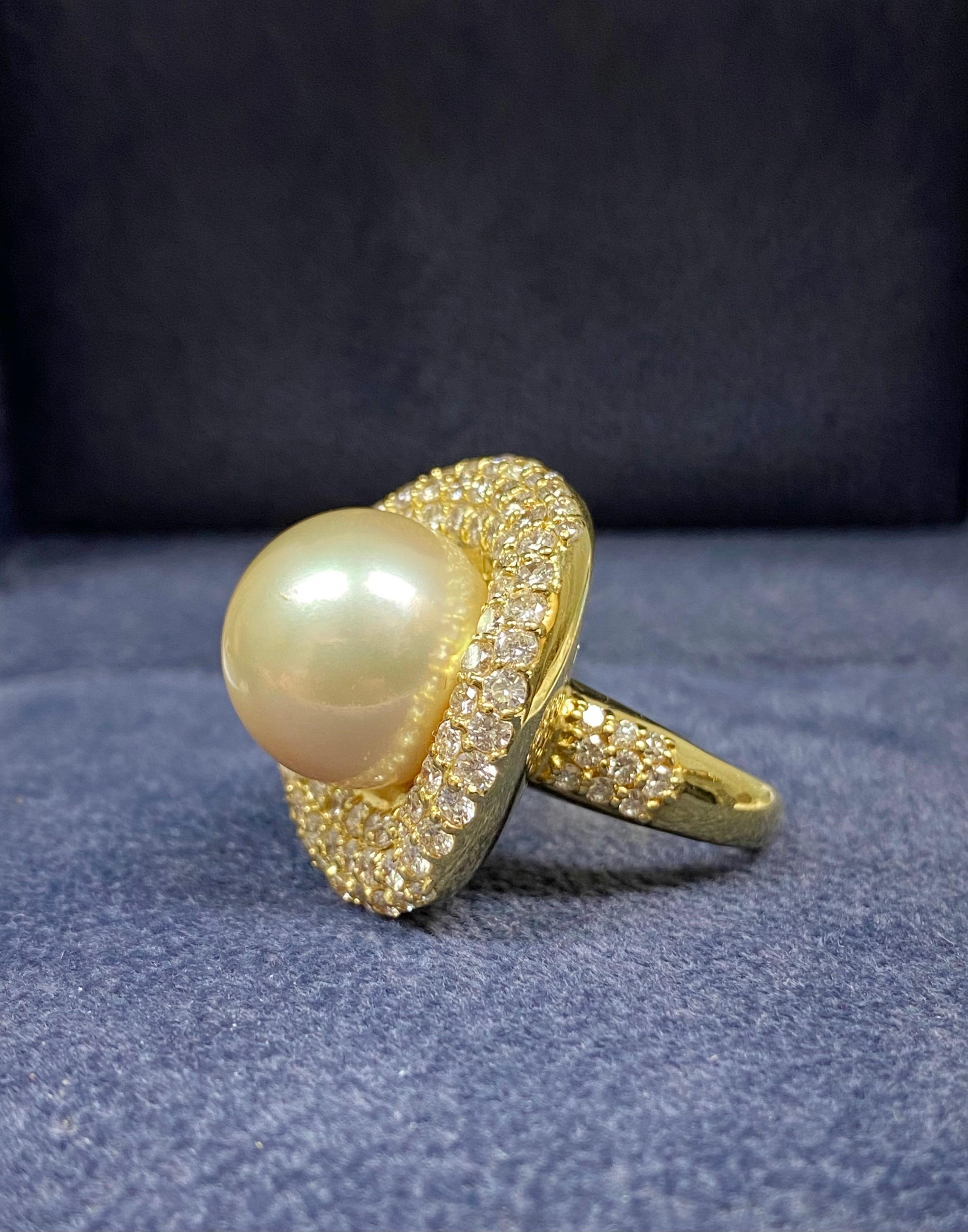 Modern 3 Carat South Sea Freshwater Pearl and Diamond 18K Yellow Gold Cocktail Ring For Sale