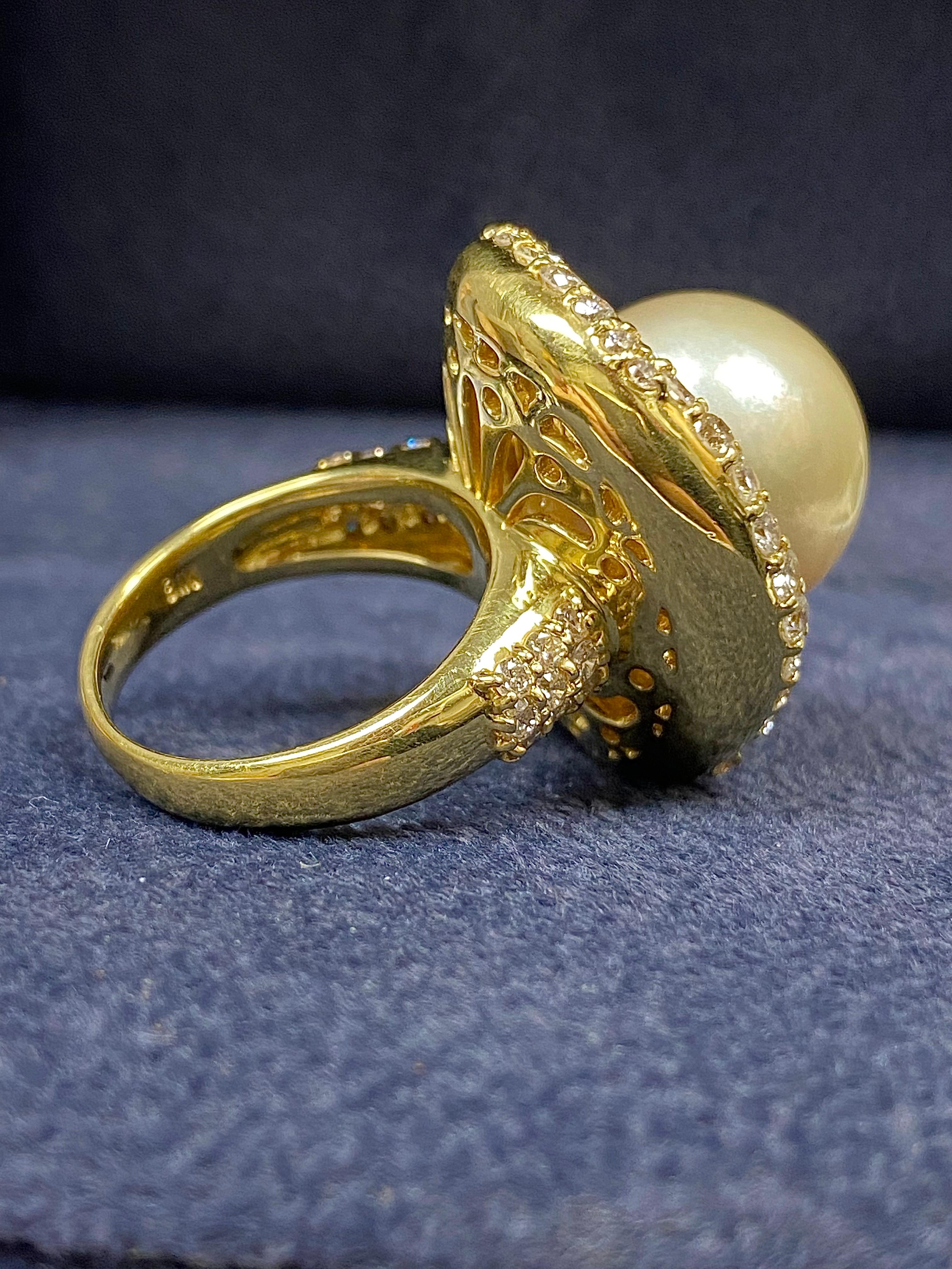 Round Cut 3 Carat South Sea Freshwater Pearl and Diamond 18K Yellow Gold Cocktail Ring For Sale