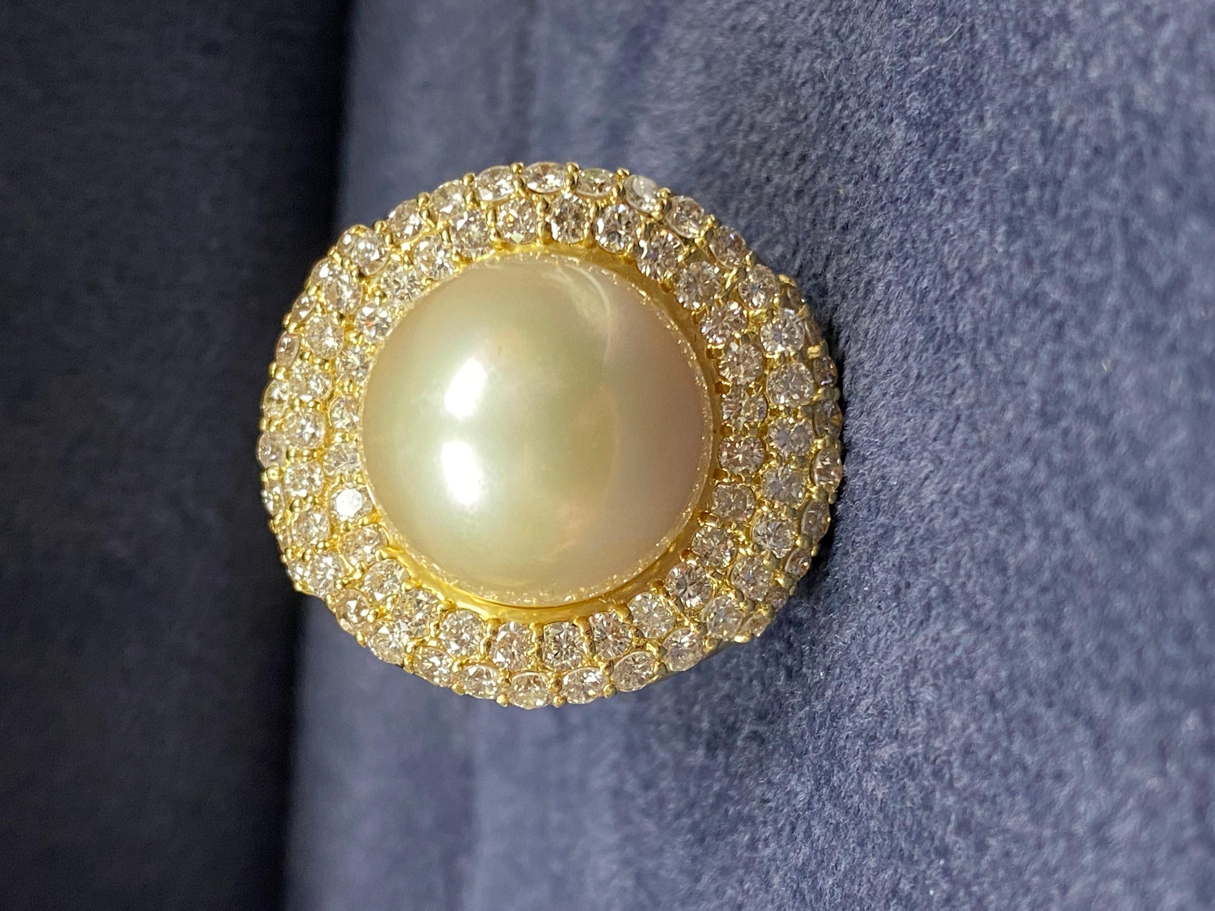 3 Carat South Sea Freshwater Pearl and Diamond 18K Yellow Gold Cocktail Ring In Excellent Condition For Sale In Miami, FL