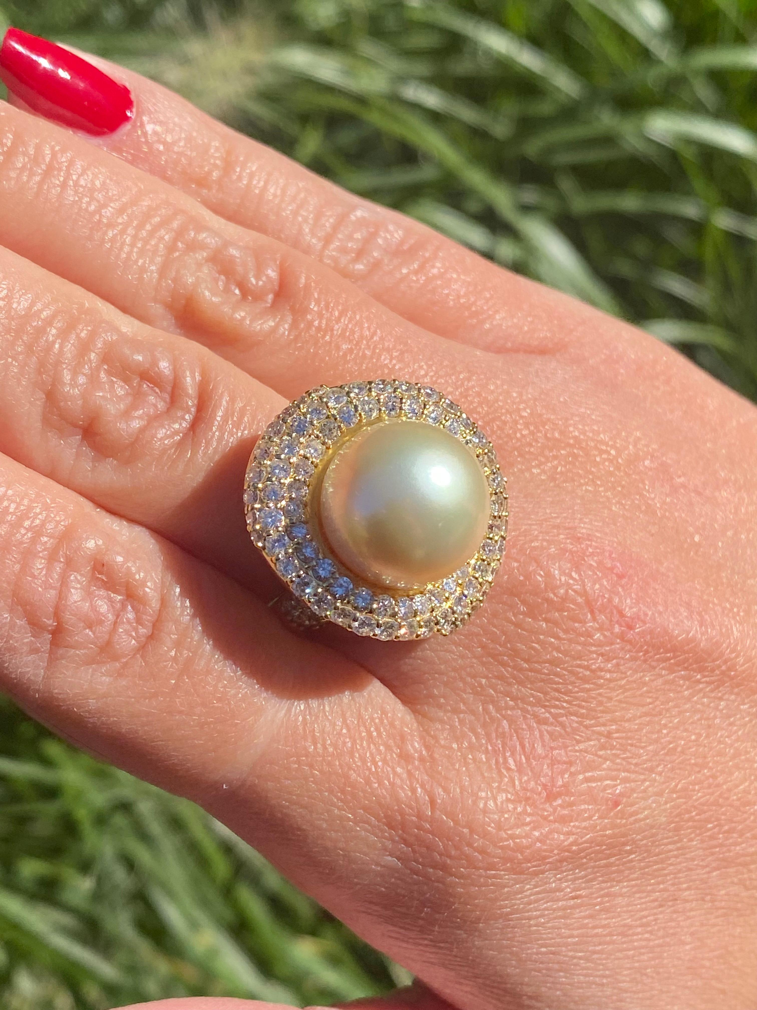 3 Carat South Sea Freshwater Pearl and Diamond 18K Yellow Gold Cocktail Ring For Sale 1