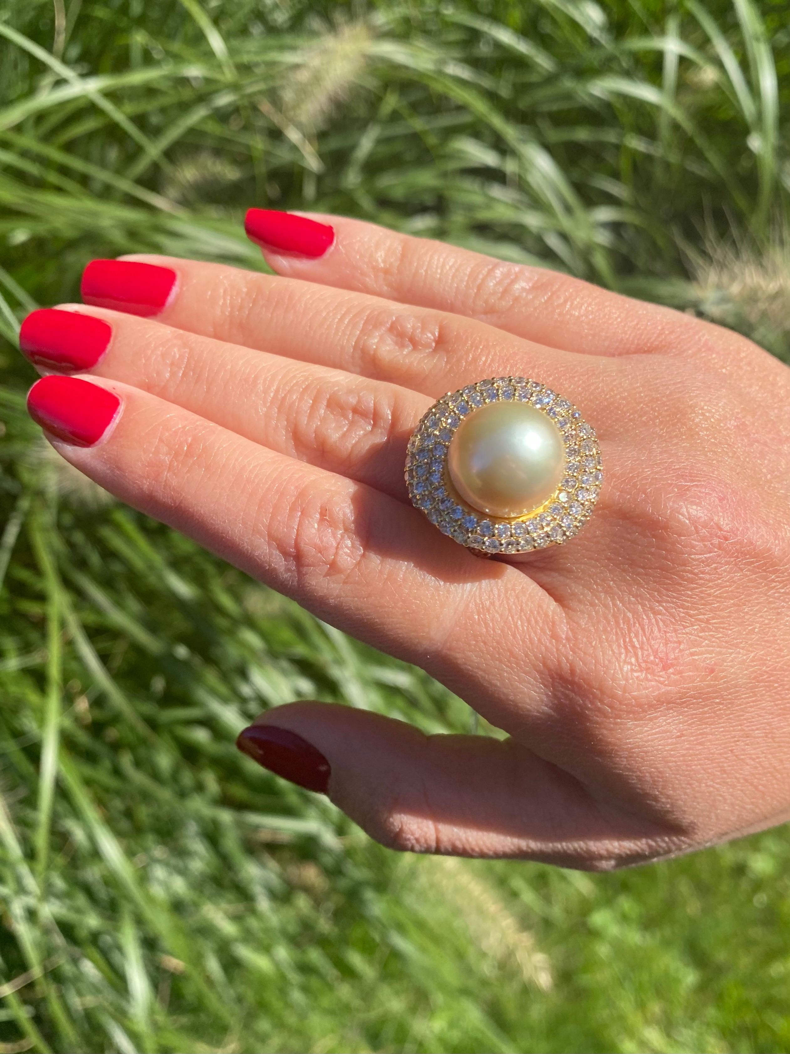 3 Carat South Sea Freshwater Pearl and Diamond 18K Yellow Gold Cocktail Ring For Sale 2
