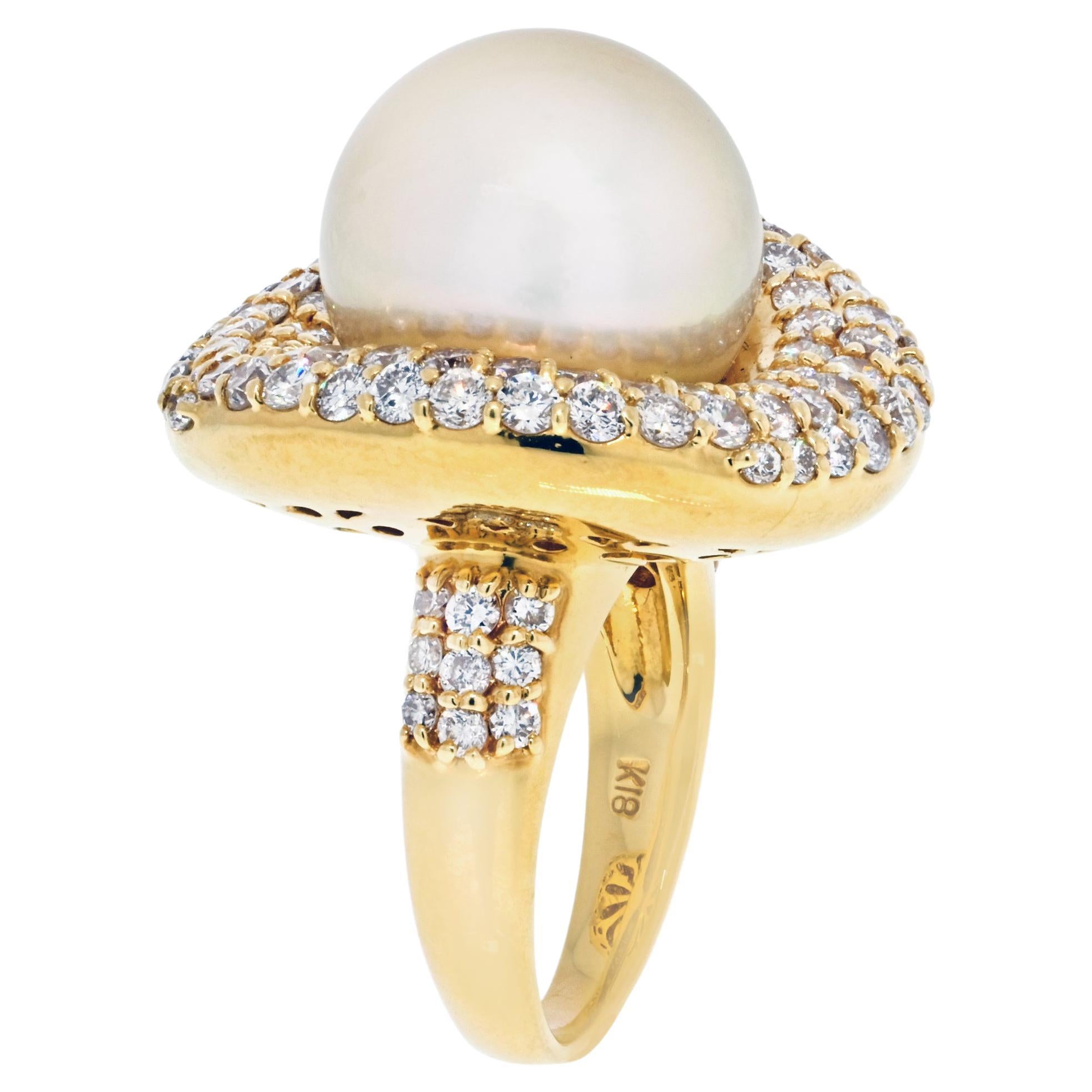 3 Carat South Sea Freshwater Pearl and Diamond 18K Yellow Gold Cocktail Ring For Sale