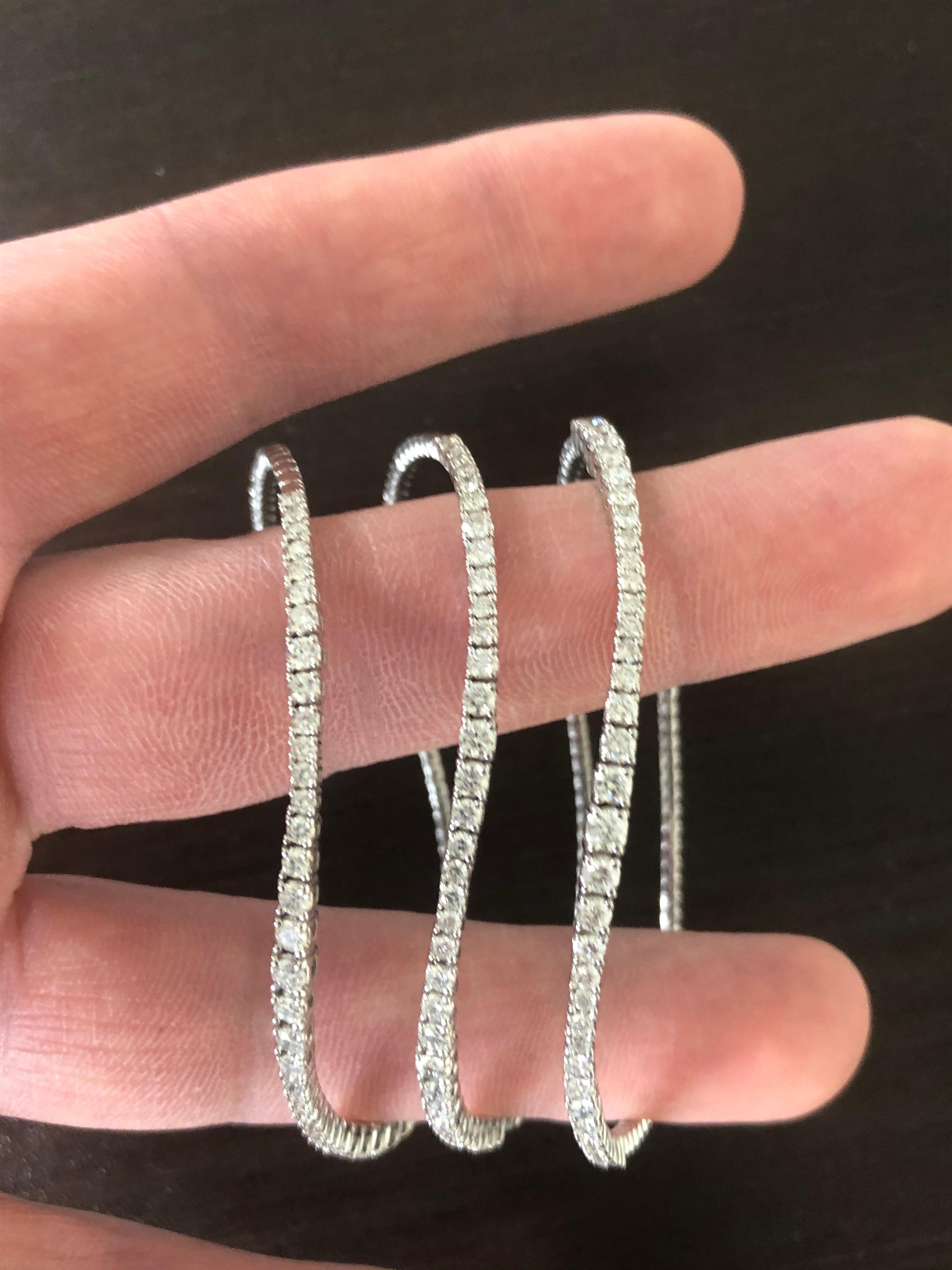 Diamond Flex bangle in a spiral shape set in 14K white gold. The stones are graduated in size and the total weight of the piece is 3.06 carats. The color of the stones are G, the clarity is SI1-SI2. The bangle is manufactured in Italy.