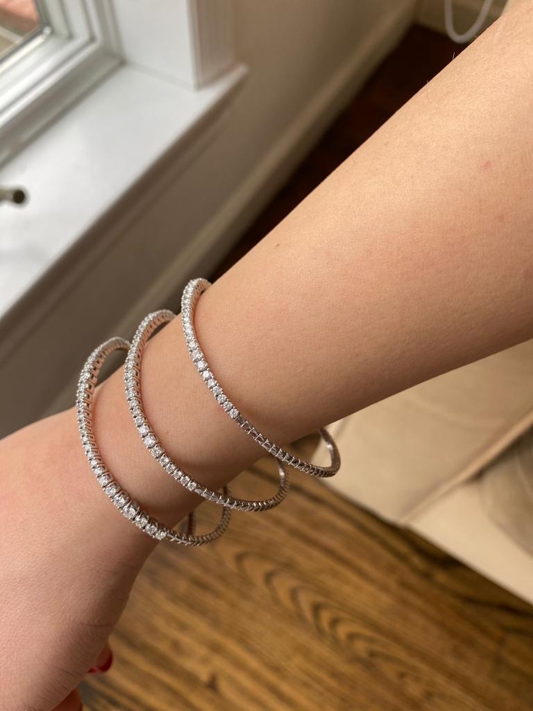 Taille ronde Bracelet jonc en forme de spirale avec diamants de 3 carats en vente