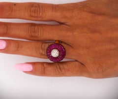 Anello da cocktail con rubino quadrato da 3 carati e diamanti in oro 18 carati