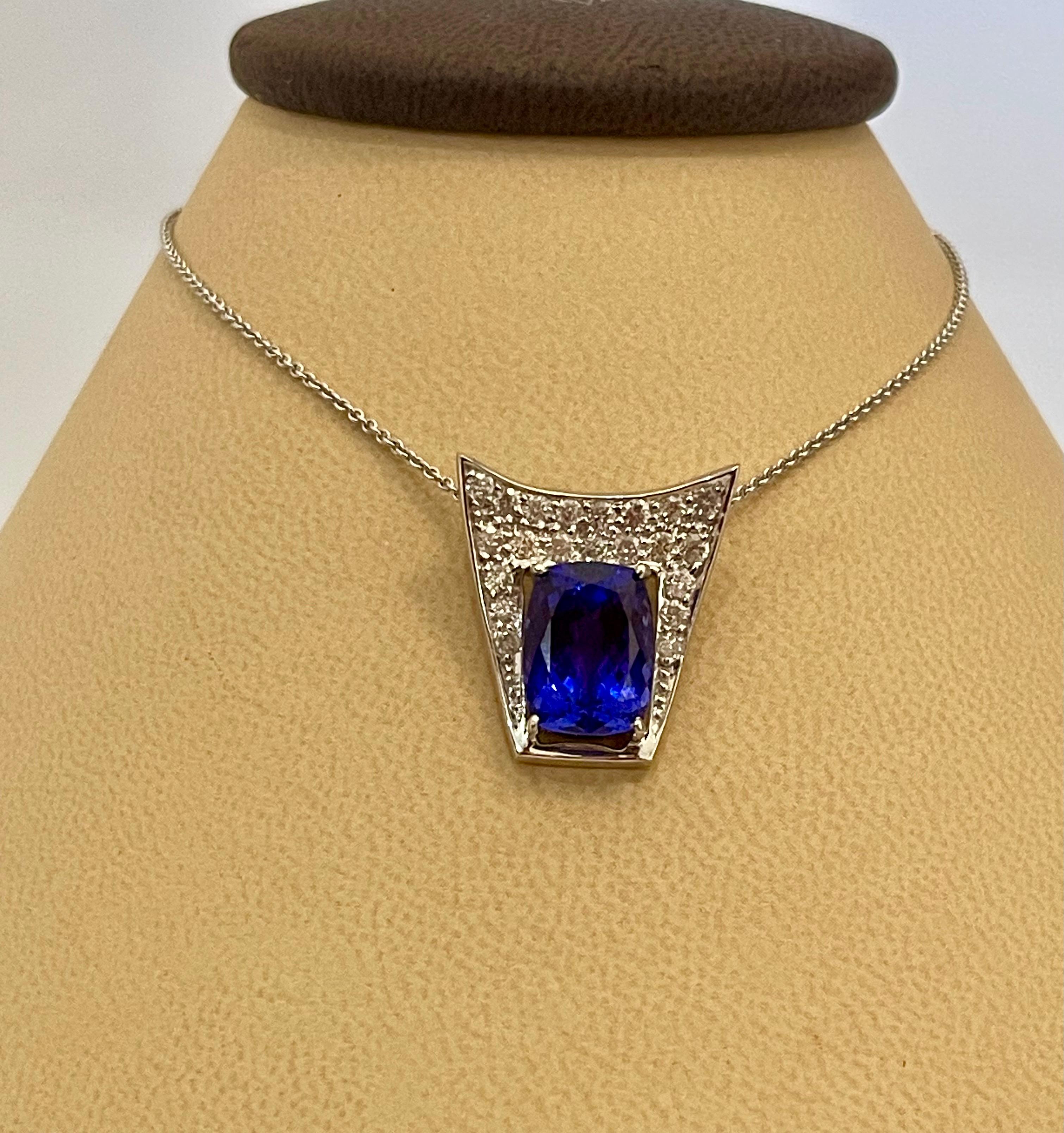 Taille poire Pendentif/ collier cœur en or 18 carats avec tanzanite de 3 carats et diamants de 2 carats en vente