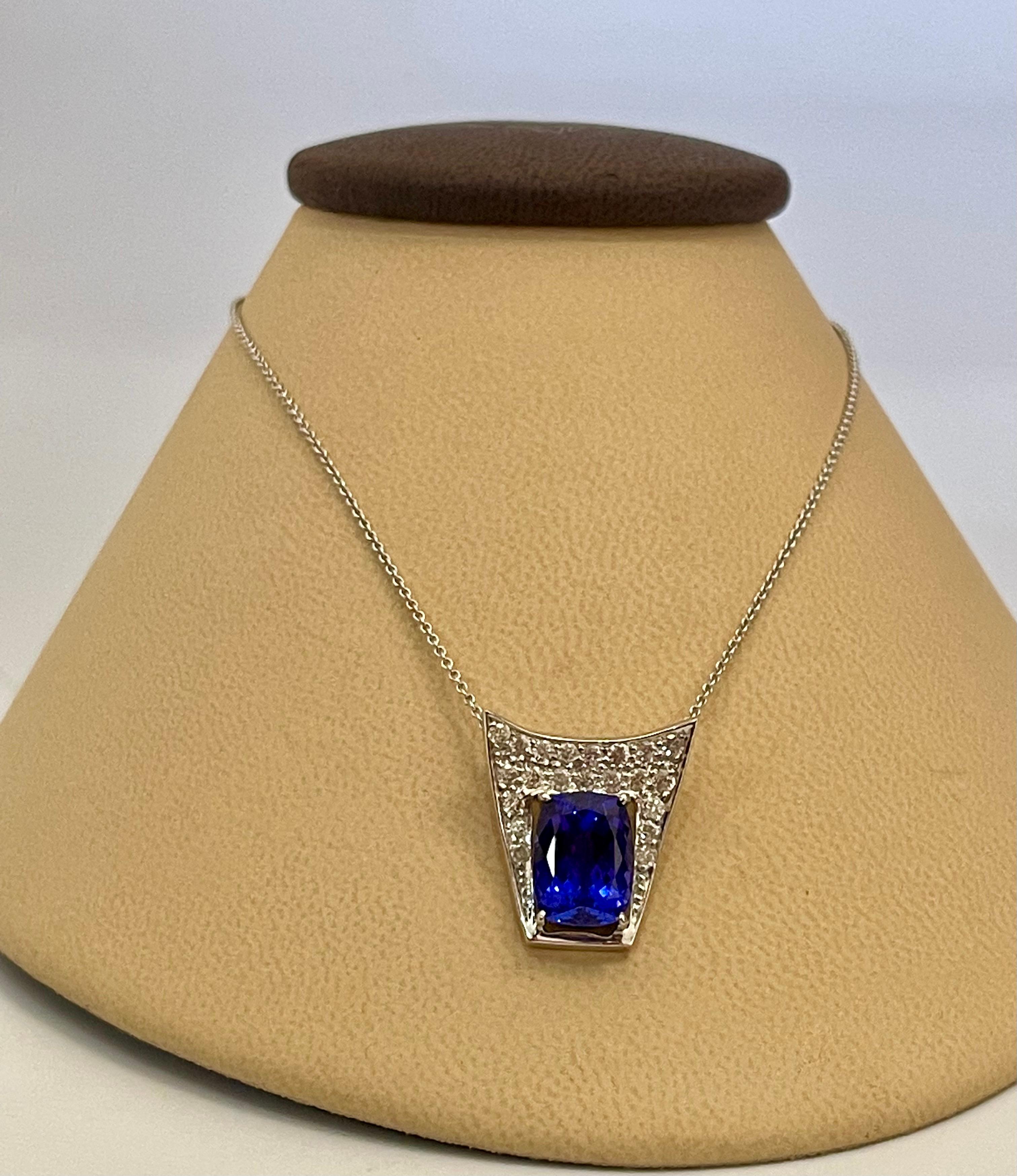 3 Carat Tanzanite and 2 Carat Diamond Heart Pendant/ Necklace 18 Karat Gold In New Condition For Sale In New York, NY