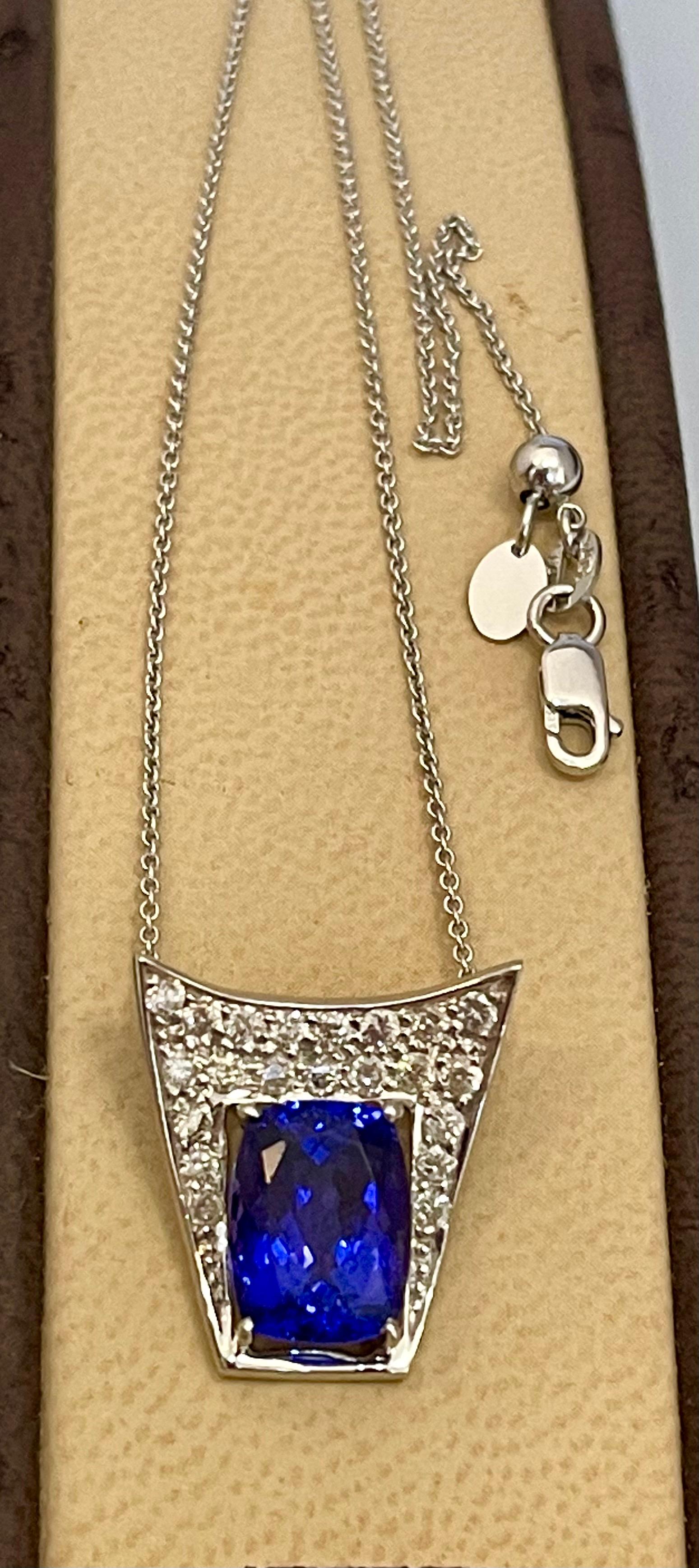 3 Carat Tanzanite and 2 Carat Diamond Heart Pendant/ Necklace 18 Karat Gold For Sale 1