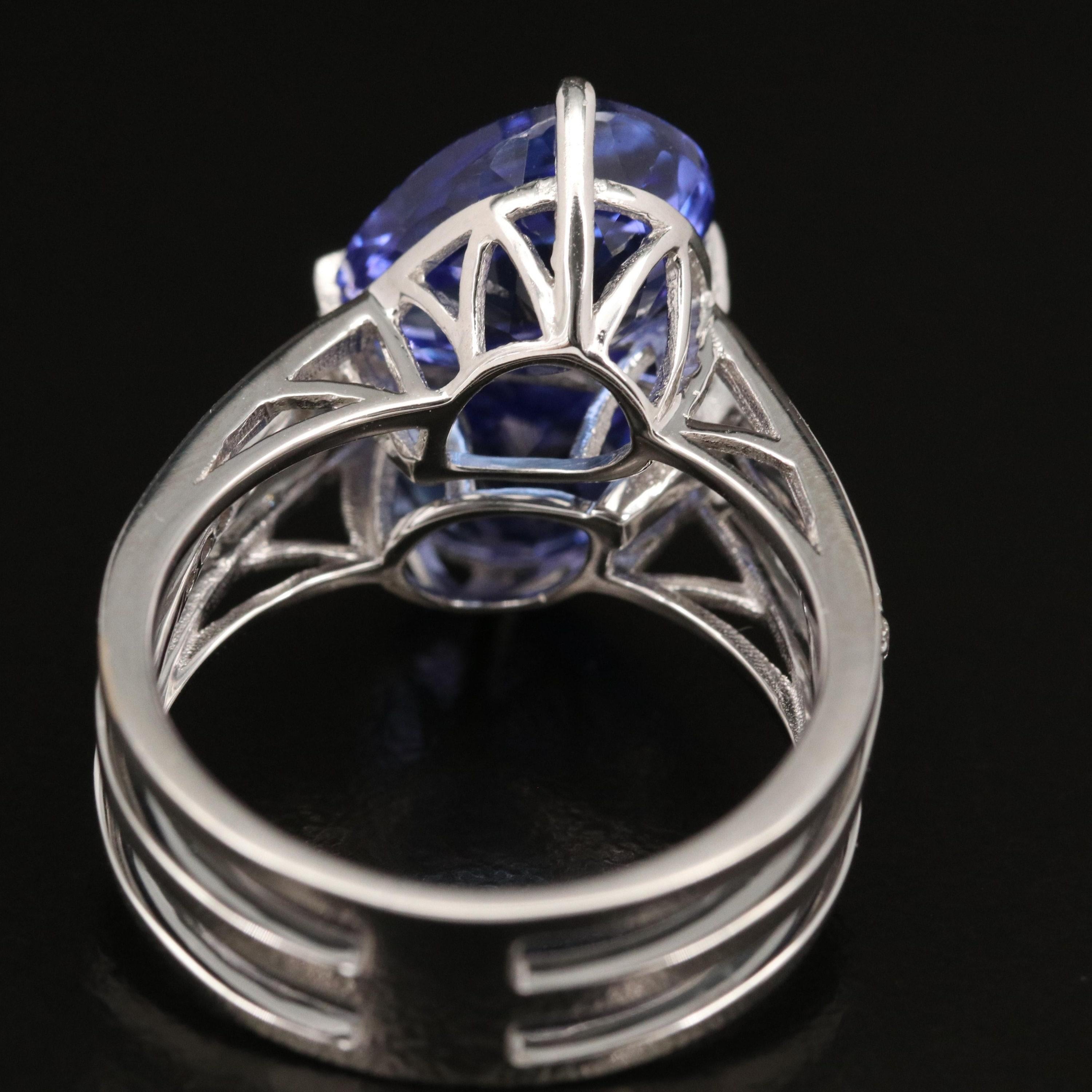 Im Angebot: 3 Karat Trillionschliff Tansanit Verlobungsring aus Weißgold mit 3 Karat () 3