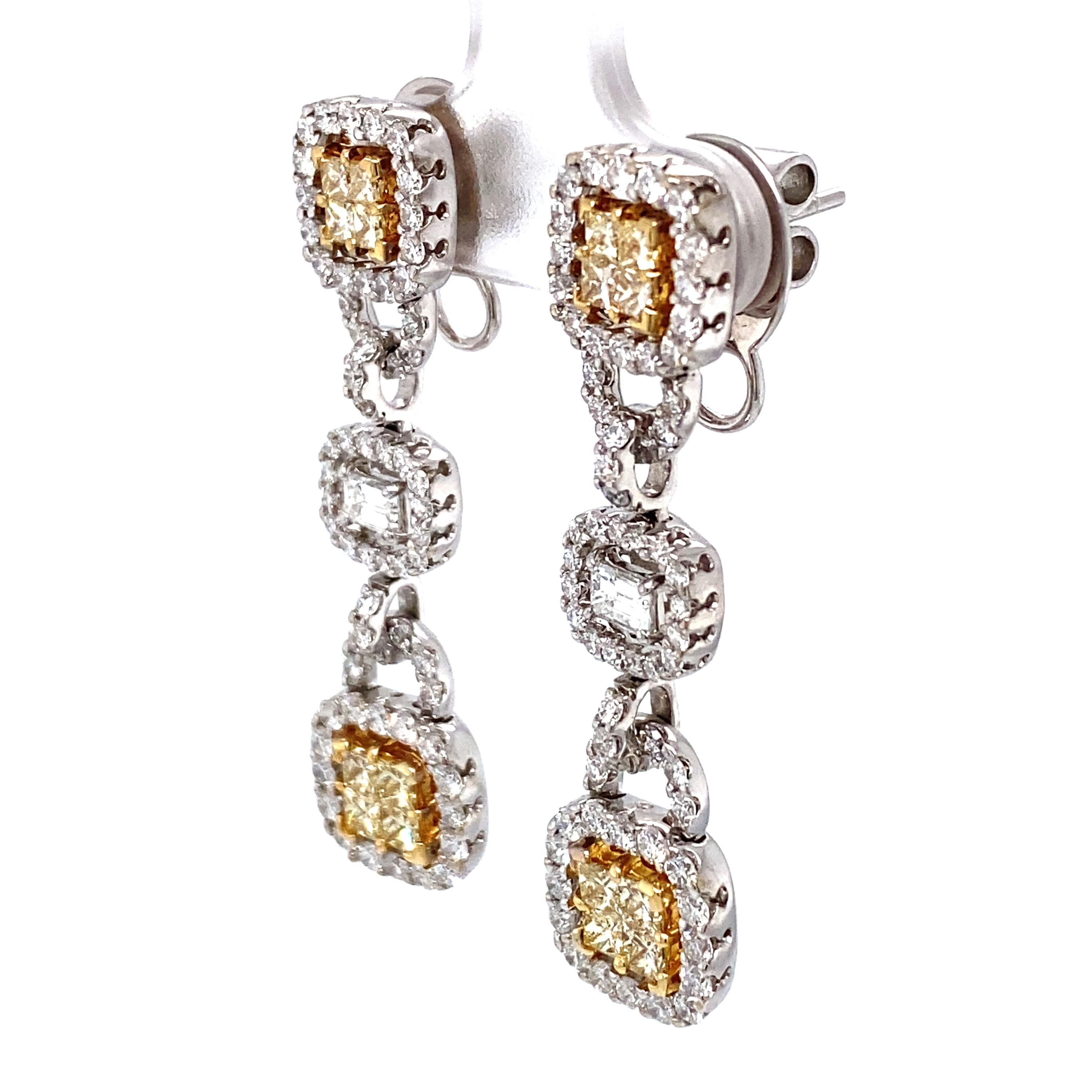 3 Carat White and Yellow Diamond Dangle Earrings in 18 Karat White Gold In Excellent Condition For Sale In Atlanta, GA