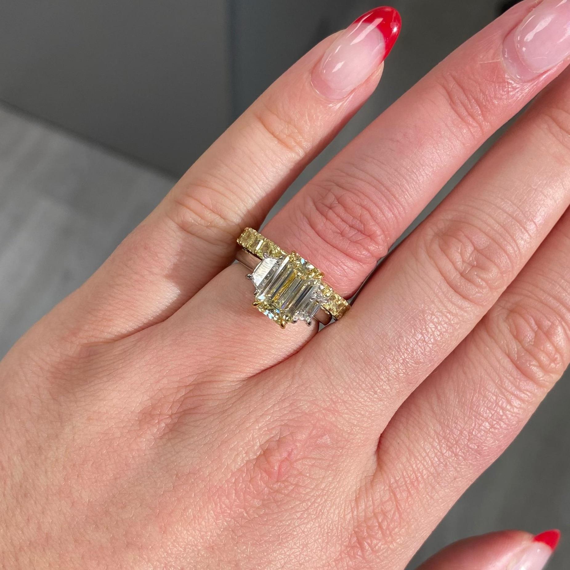 3 Carat Yellow Emerald Cut Diamond Engagement Ring In New Condition In New York, NY