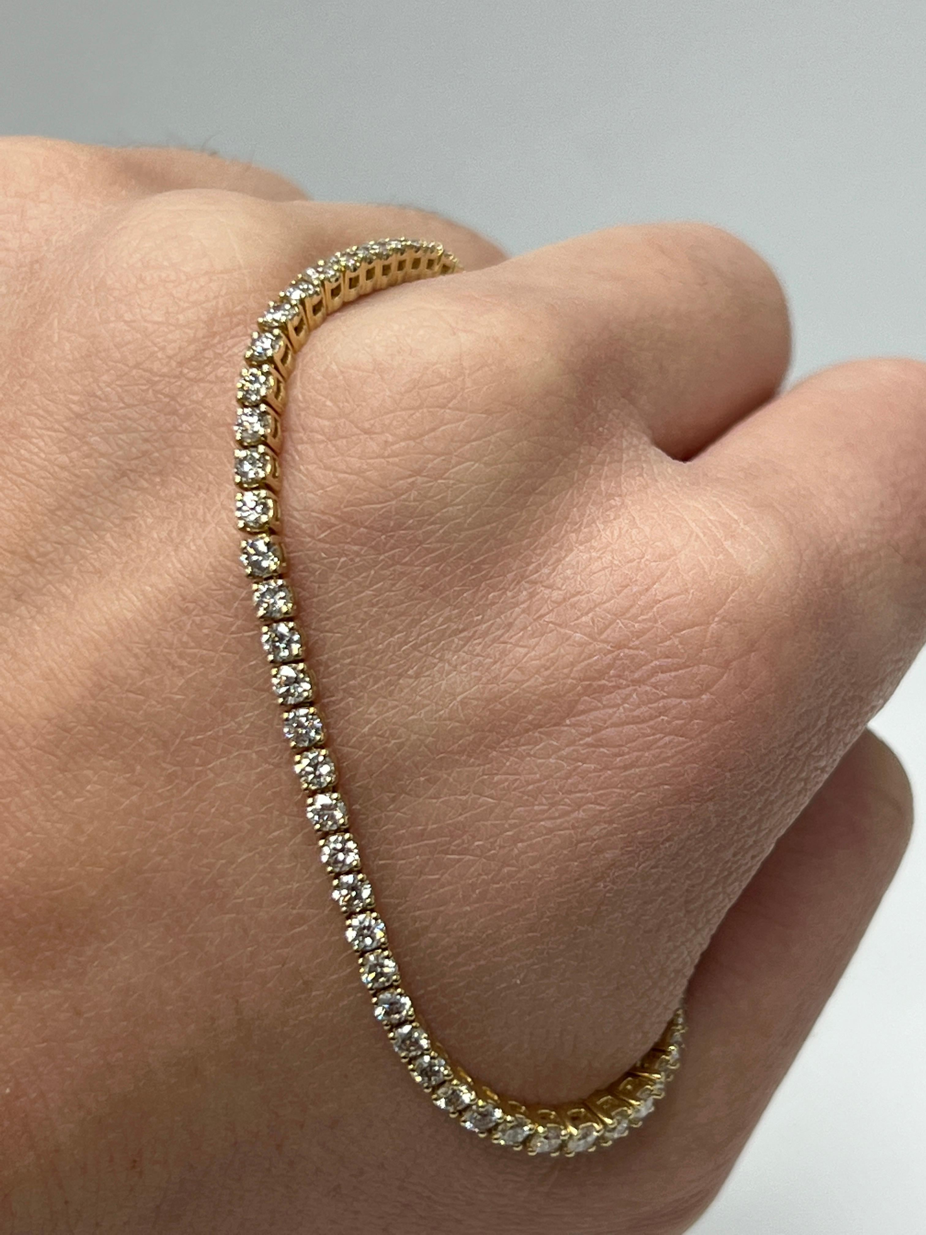 Taille ronde Bracelet en or jaune et diamants de 3 carats en vente