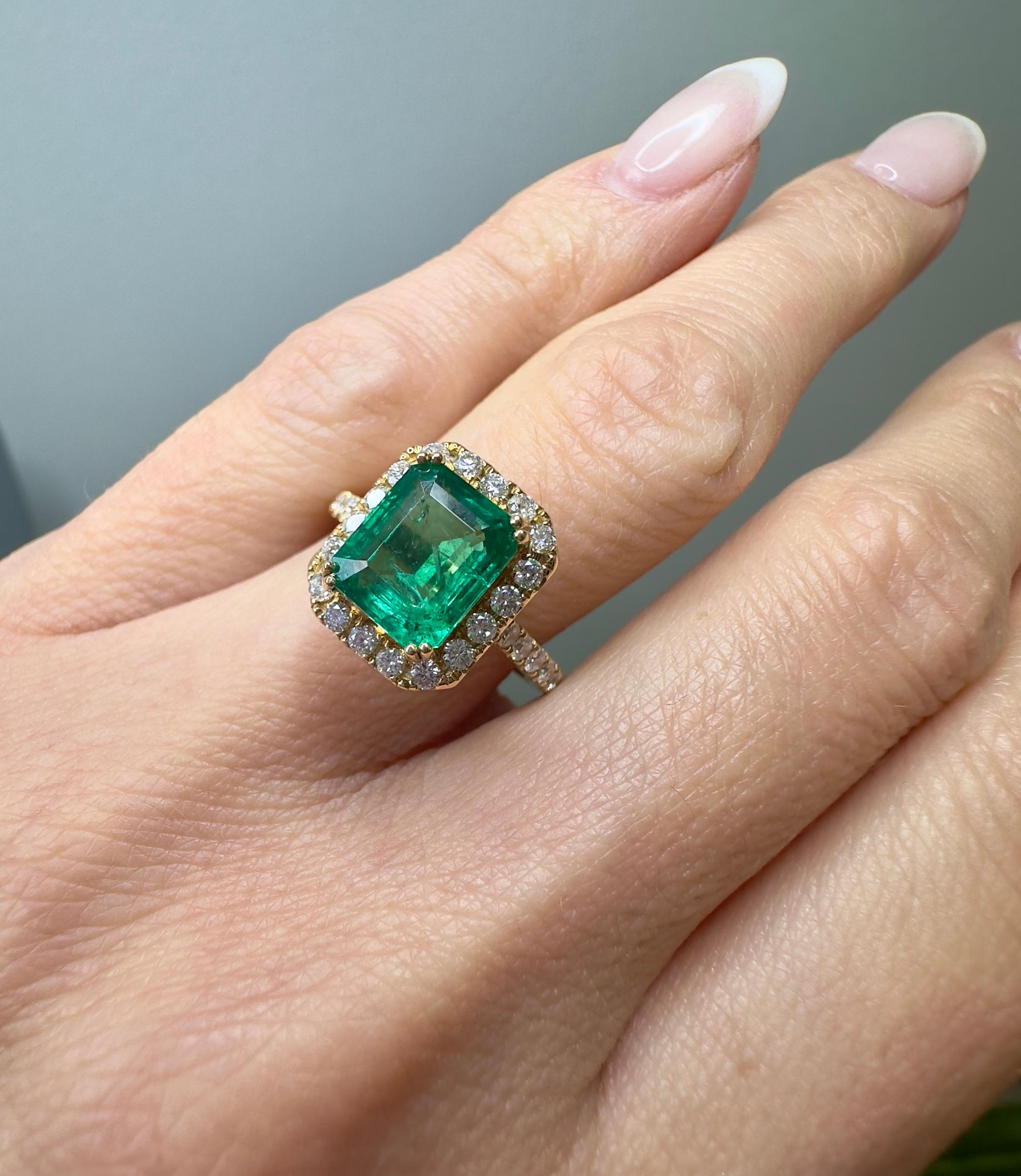 3 Carat Zambian Emerald And Diamond Halo Ring In 18k Yellow Gold In New Condition For Sale In Houston, TX