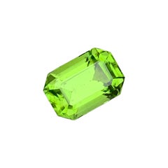 3 Carats Apple Green Color Emerald Cut Peridot Gemstone for Jewellery 9 mm