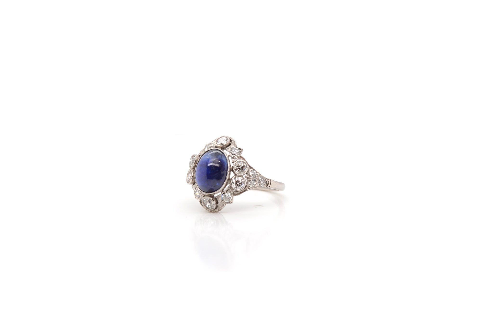 3 carats cabochon sapphire and old-cut diamonds ring In Good Condition For Sale In PARIS, FR