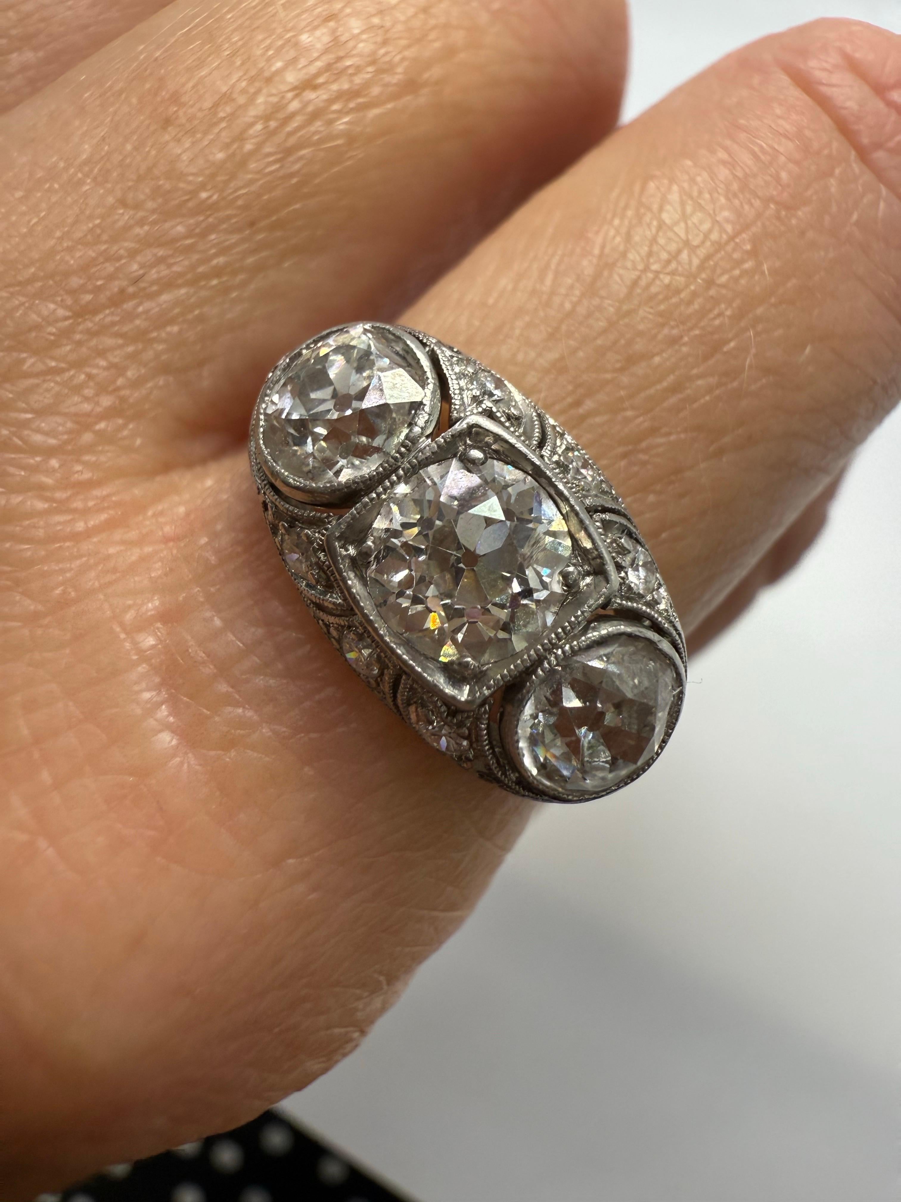 3 carats Bague diamant antique en platine année inconnue en vente 4