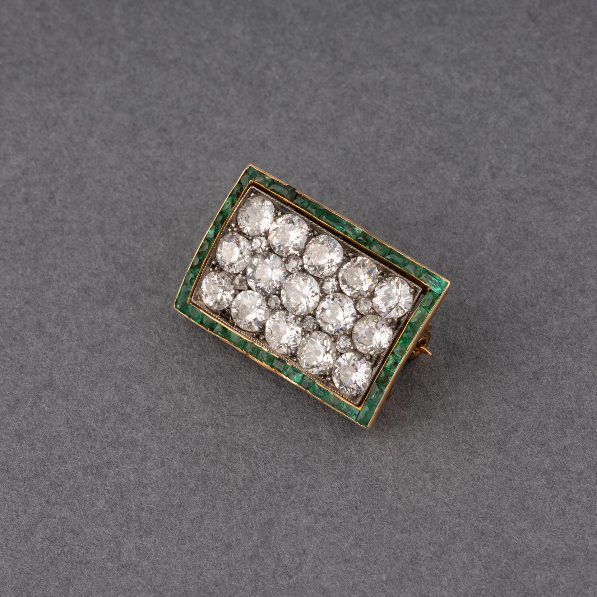3 Carats Diamonds and Emeralds Antique Brooch In Good Condition For Sale In Saint-Ouen, FR