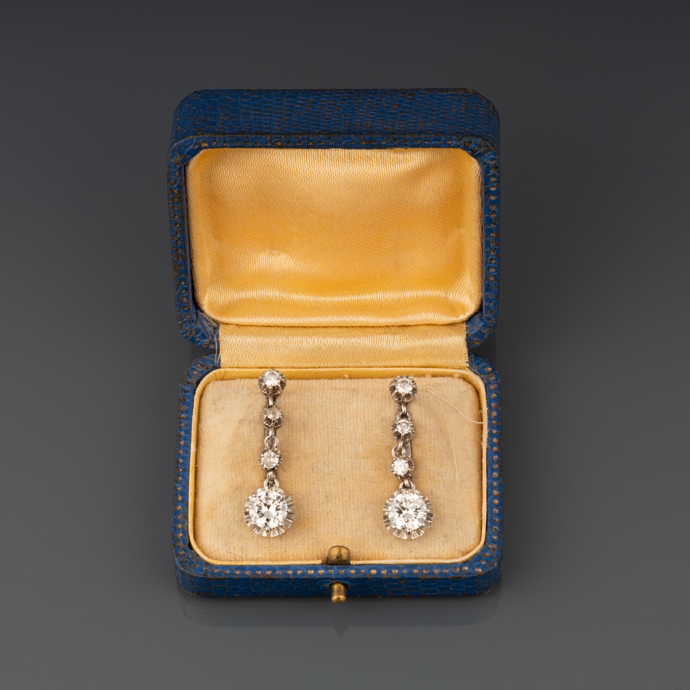 Round Cut 3 Carats Diamonds French Art Deco Earrings For Sale