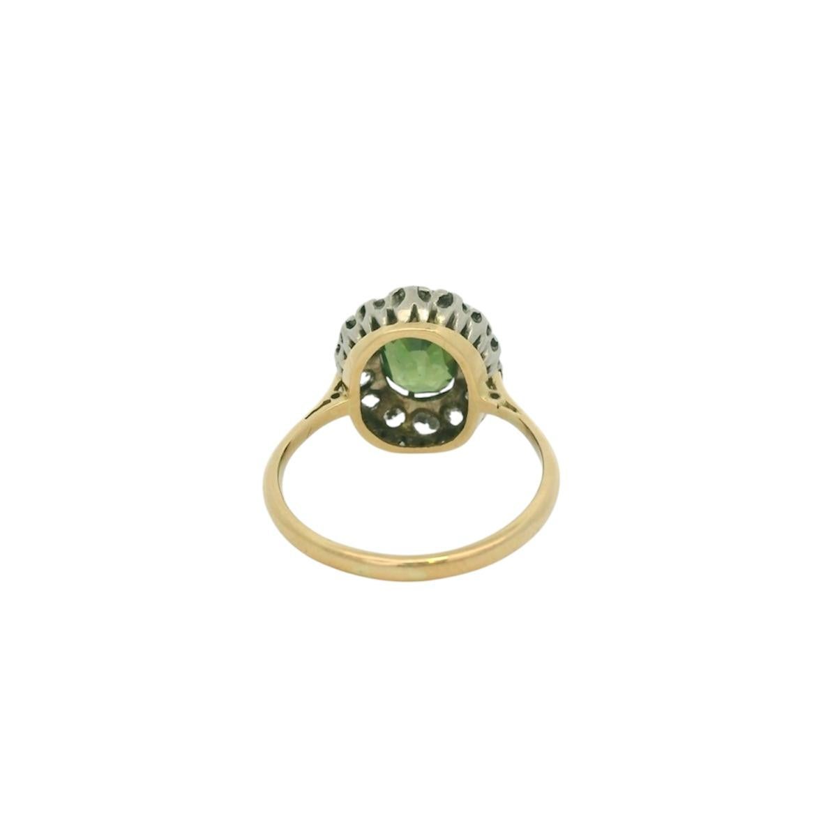 3 Karat Grüner Saphir und Diamant-Cluster-Ring um 1900 - 1910 (Ovalschliff) im Angebot