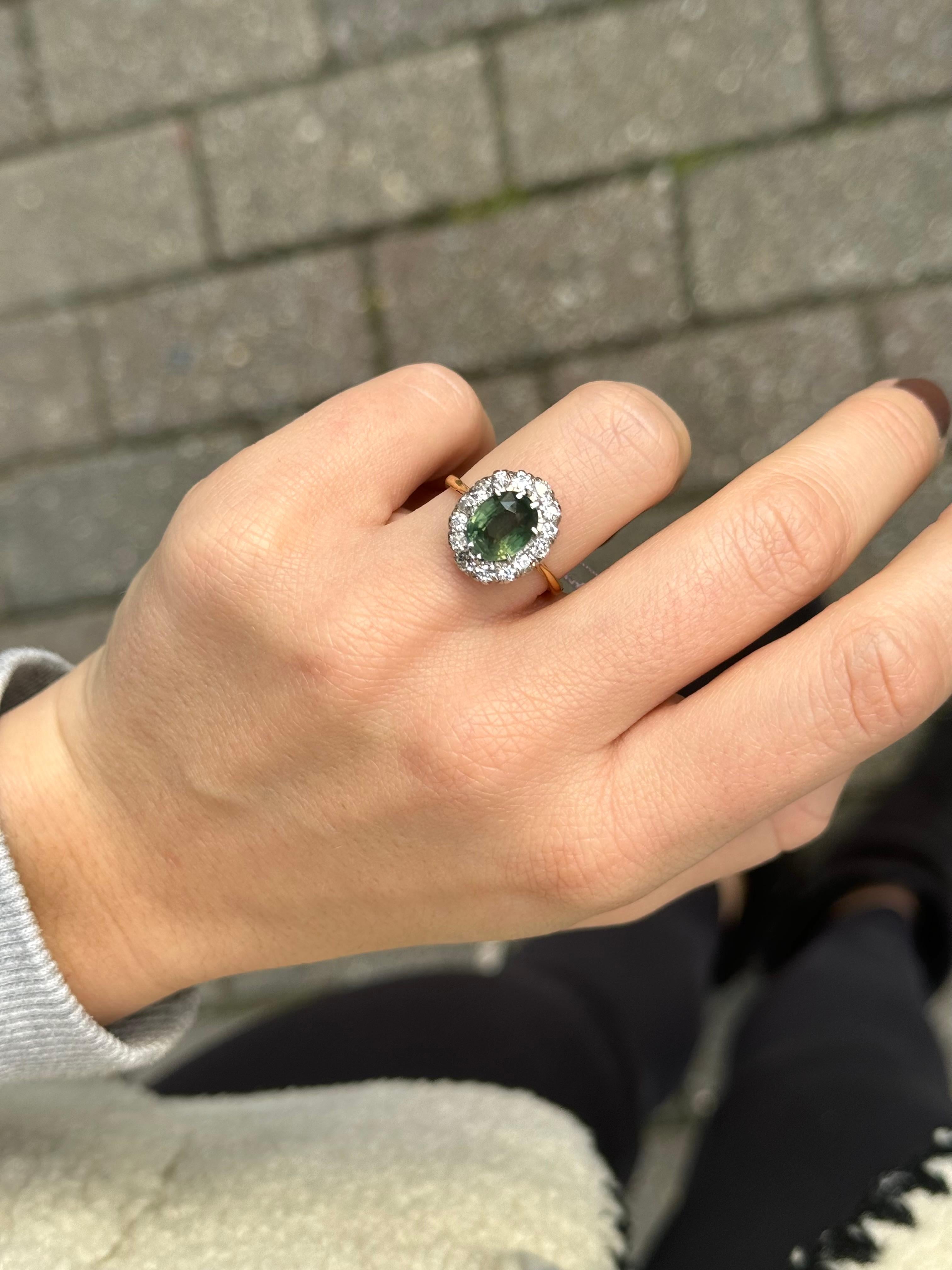 3 Karat Grüner Saphir und Diamant-Cluster-Ring um 1900 - 1910 im Zustand „Gut“ im Angebot in Uccle, BE
