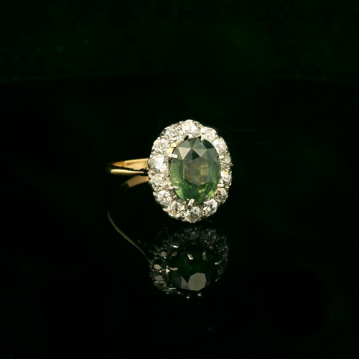3 Karat Grüner Saphir und Diamant-Cluster-Ring um 1900 - 1910 für Damen oder Herren im Angebot