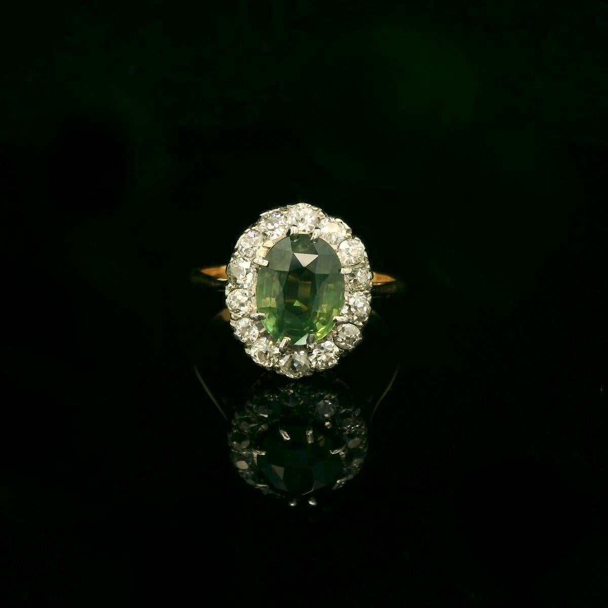 3 Karat Grüner Saphir und Diamant-Cluster-Ring um 1900 - 1910 im Angebot 1