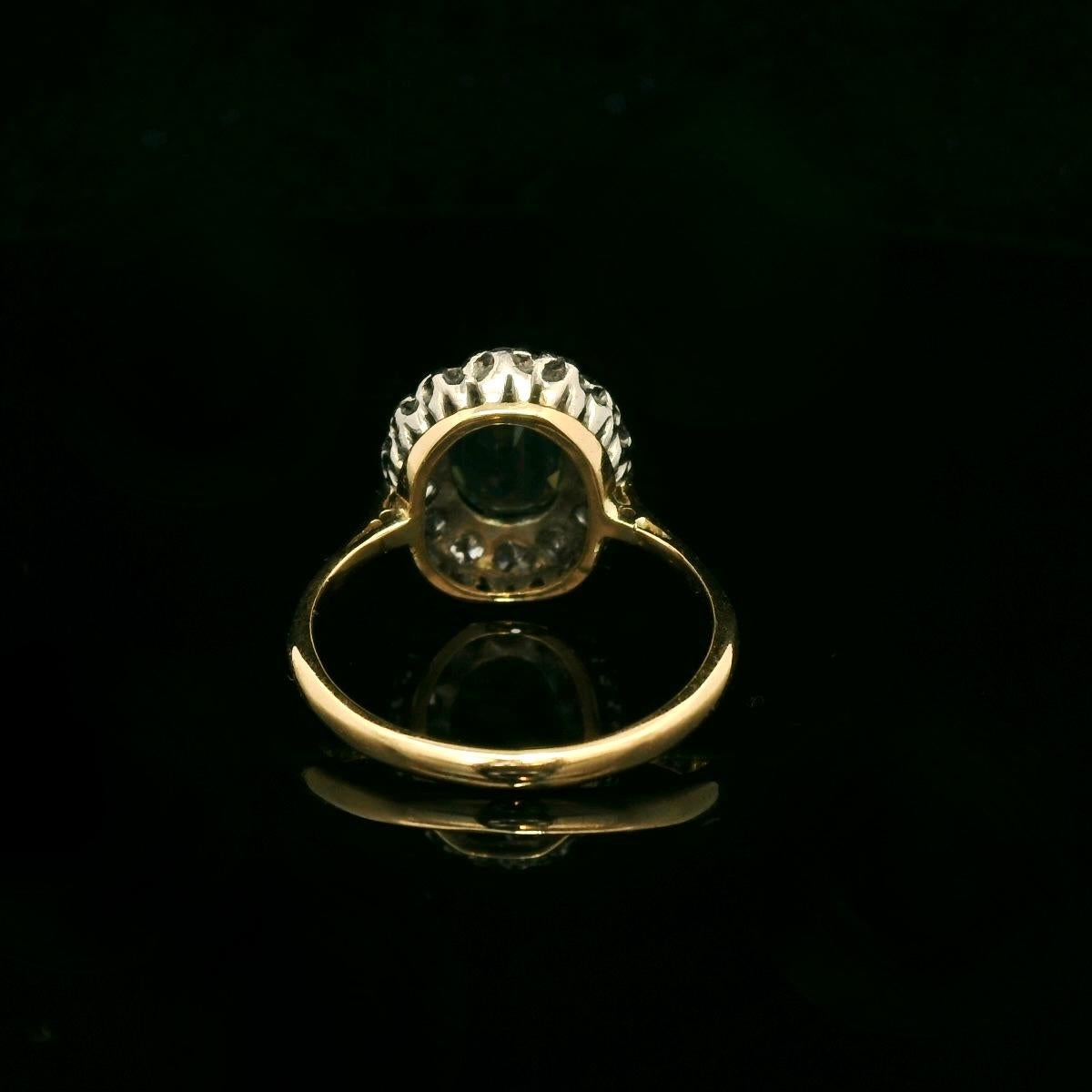 3 Karat Grüner Saphir und Diamant-Cluster-Ring um 1900 - 1910 im Angebot 3