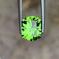 3 Carats Natural Brilliant Cut Apple Green Color Peridot Gemstone for Jewelry