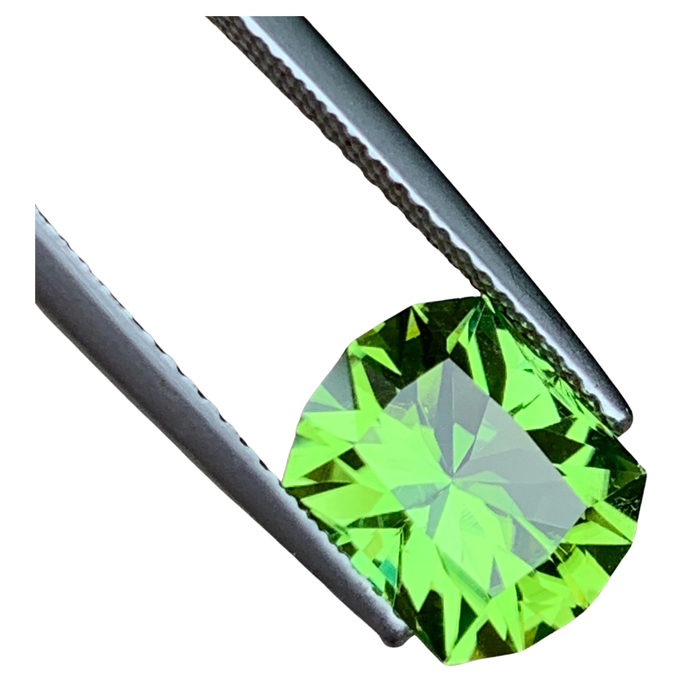 3 Carats Natural Brilliant Cut Apple Green Color Peridot Gemstone for Jewelry