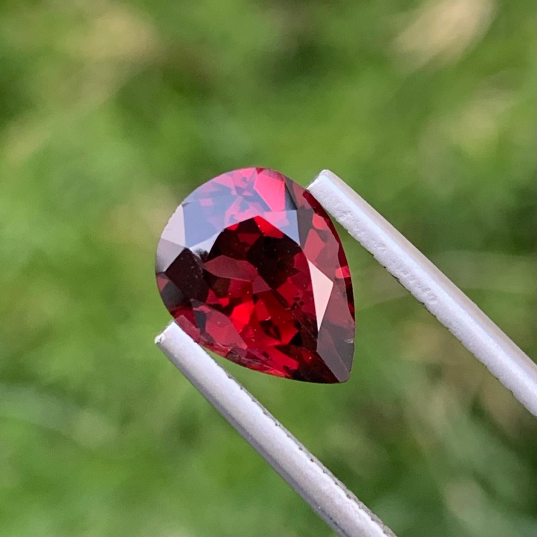 3 Carats Natural Loose Red Rhodolite Garnet Pear Shape Ring Gem From Africa Mine In New Condition For Sale In Peshawar, PK