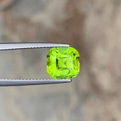 3 Karat Square Cushion Cut Apple Green Color Peridot Edelstein für Schmuck 8 mm