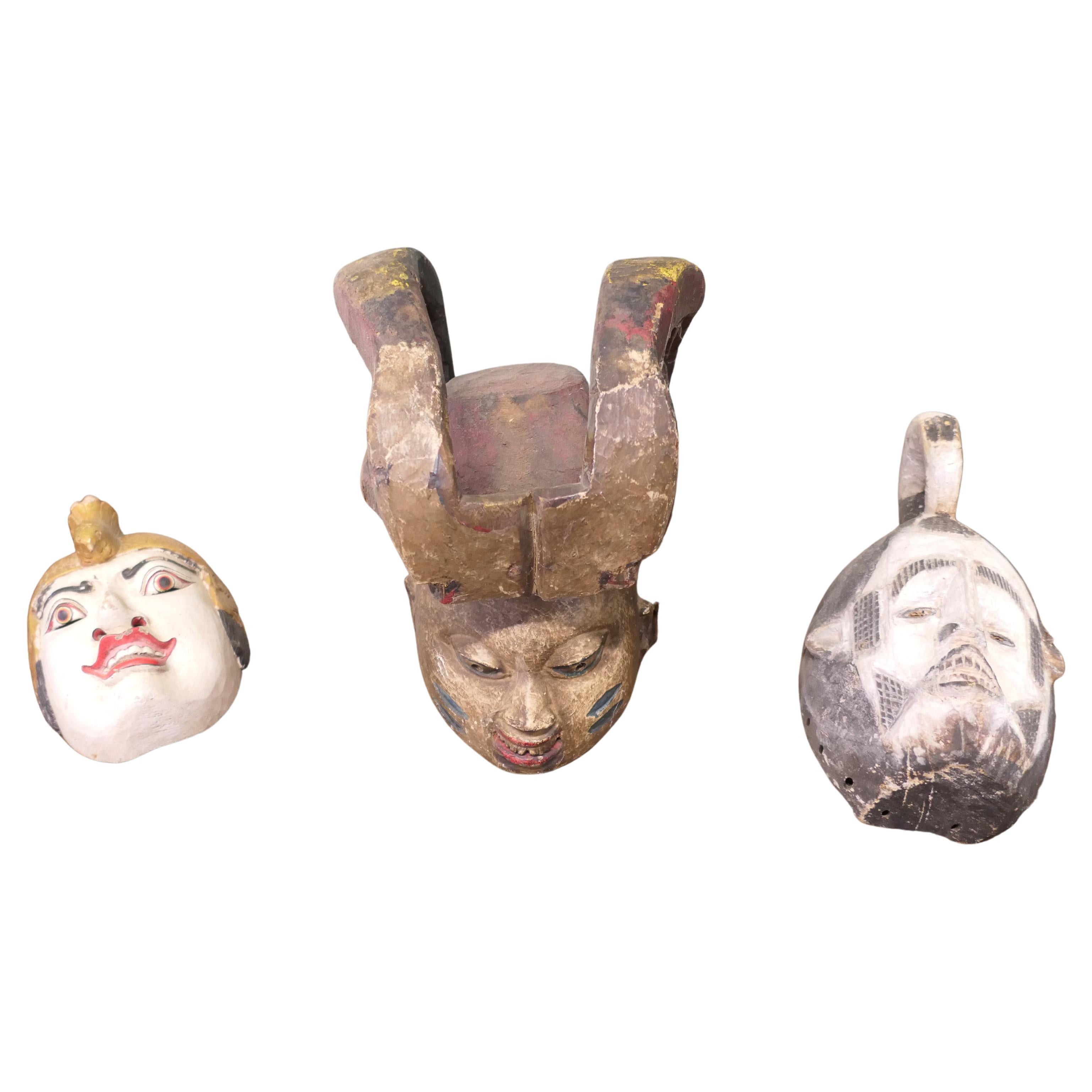 3 geschnitzte hölzerne Zeremonialmasken aus Nigeria, Afrika und Indonesien  Diese sind
