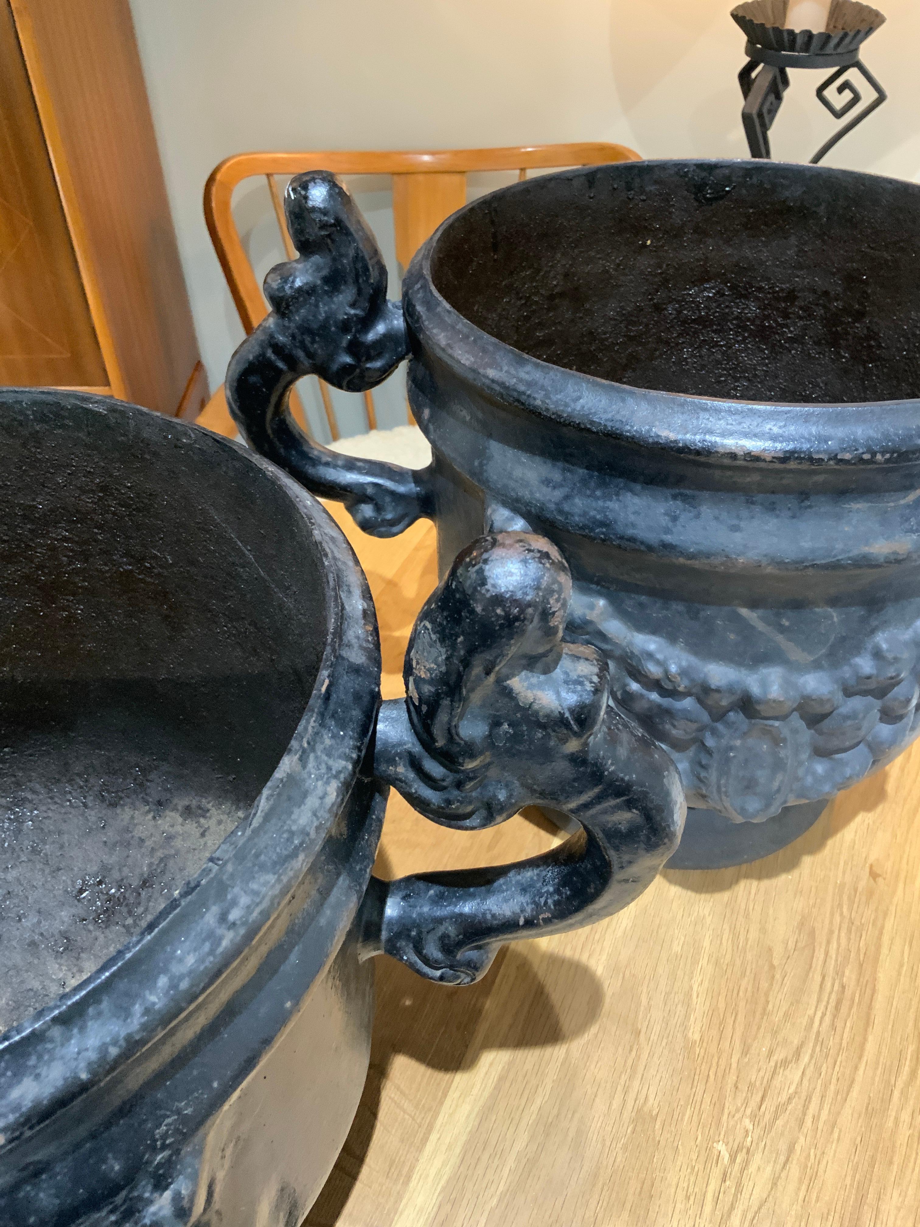 3 cast iron urns Sweden circa 1900 In Good Condition For Sale In PARIS, FR