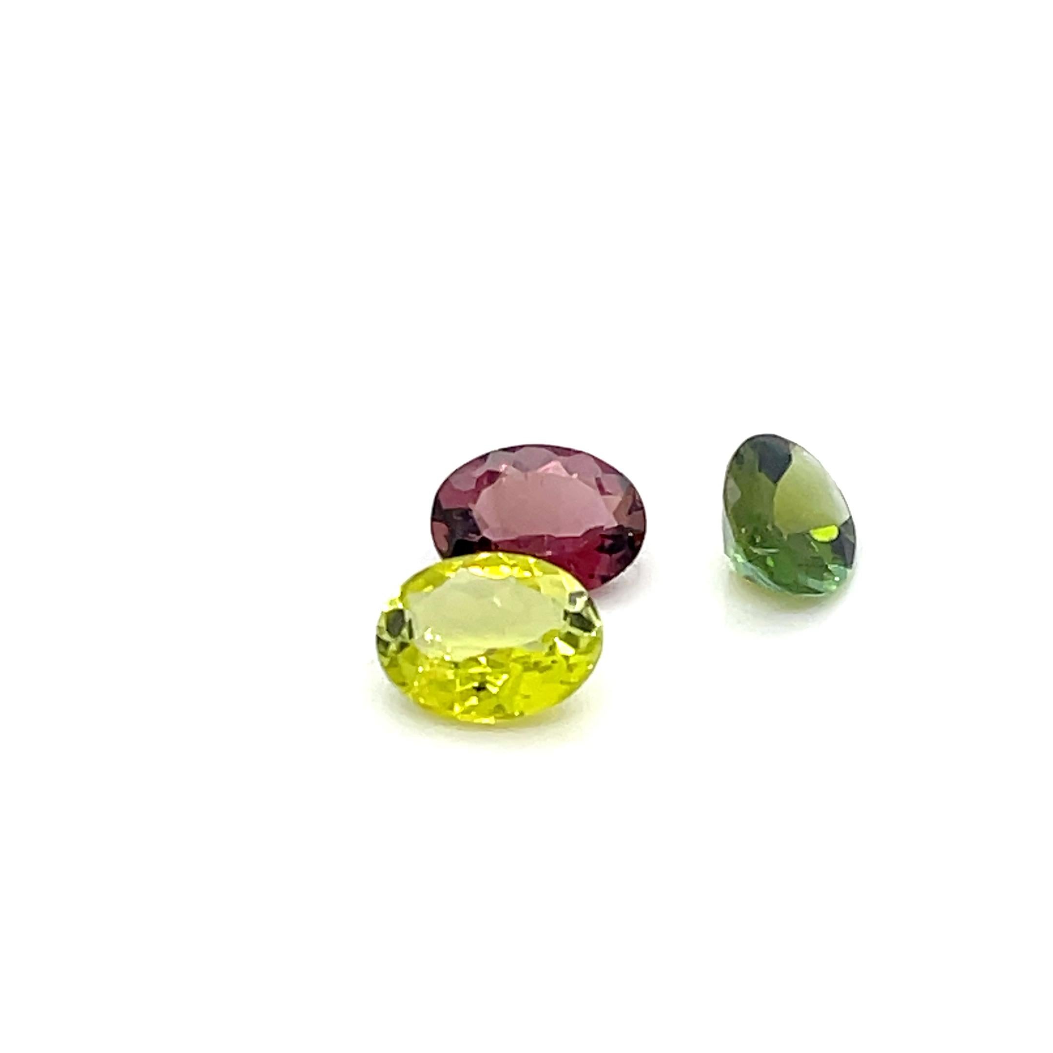 Taglio ovale Tormaline ovali incastonate a 3 colori Cts 4,63 in vendita