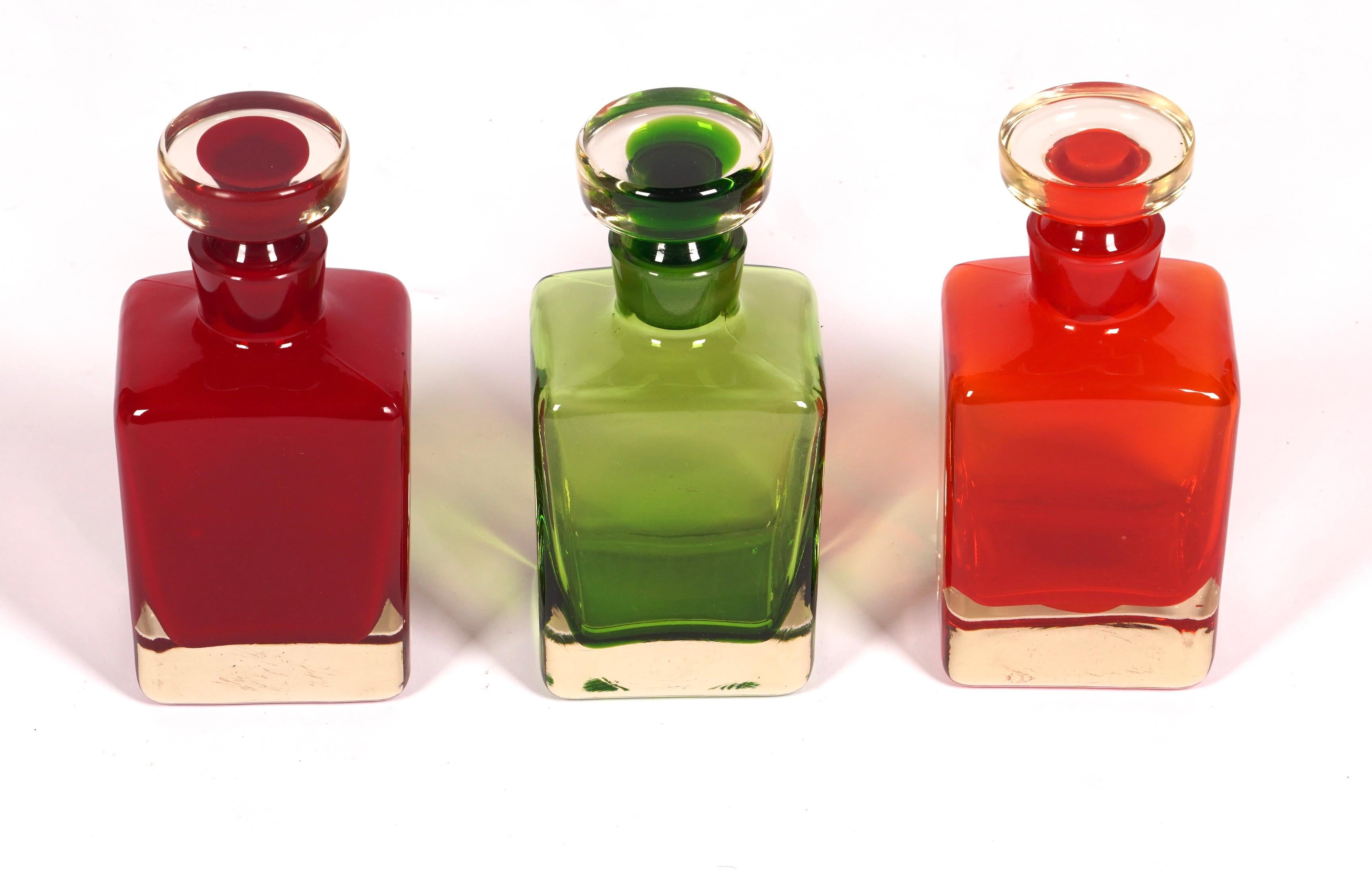 3 bunte Murano-Glaskaraffen (Italienisch) im Angebot