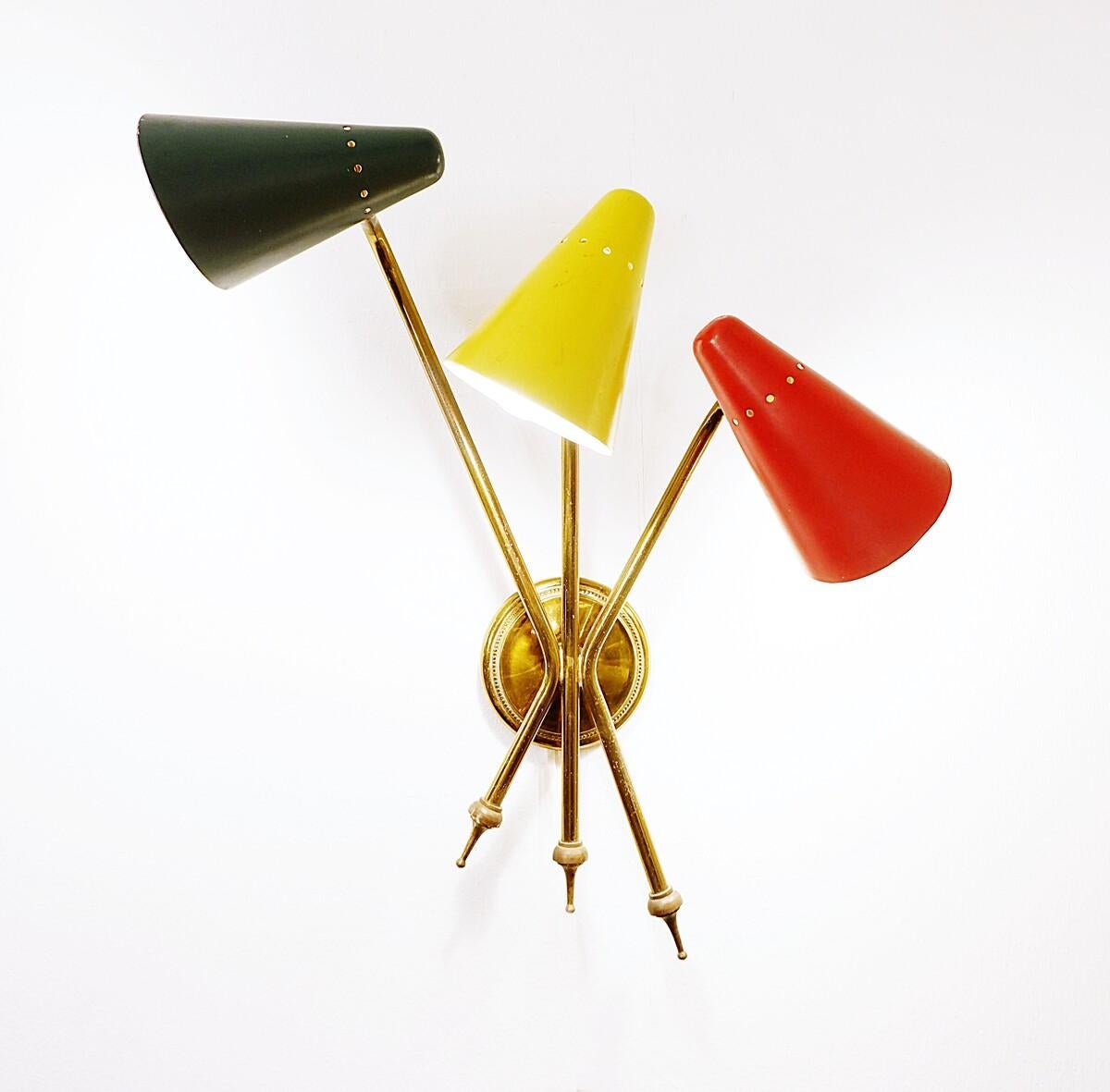Mid-Century moderno Lampada da parete francese a 3 coni, anni '50