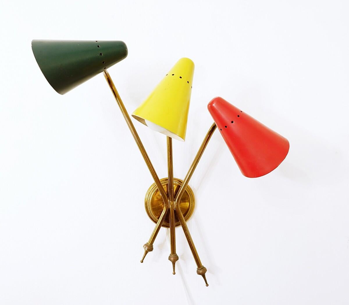 Europeo Lampada da parete francese a 3 coni, anni '50