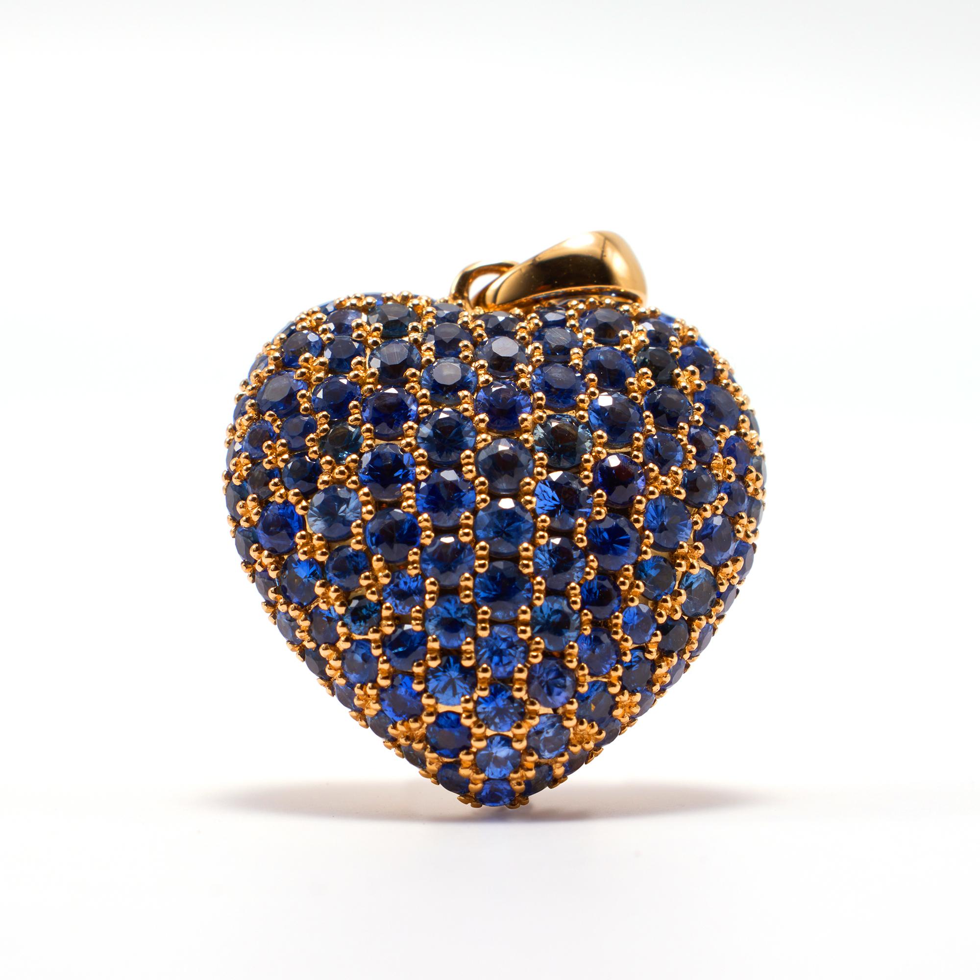 Brilliant Cut 3 Carat Blue Sapphire Heart Pendant Set in 9 Grams 18k Gold For Sale