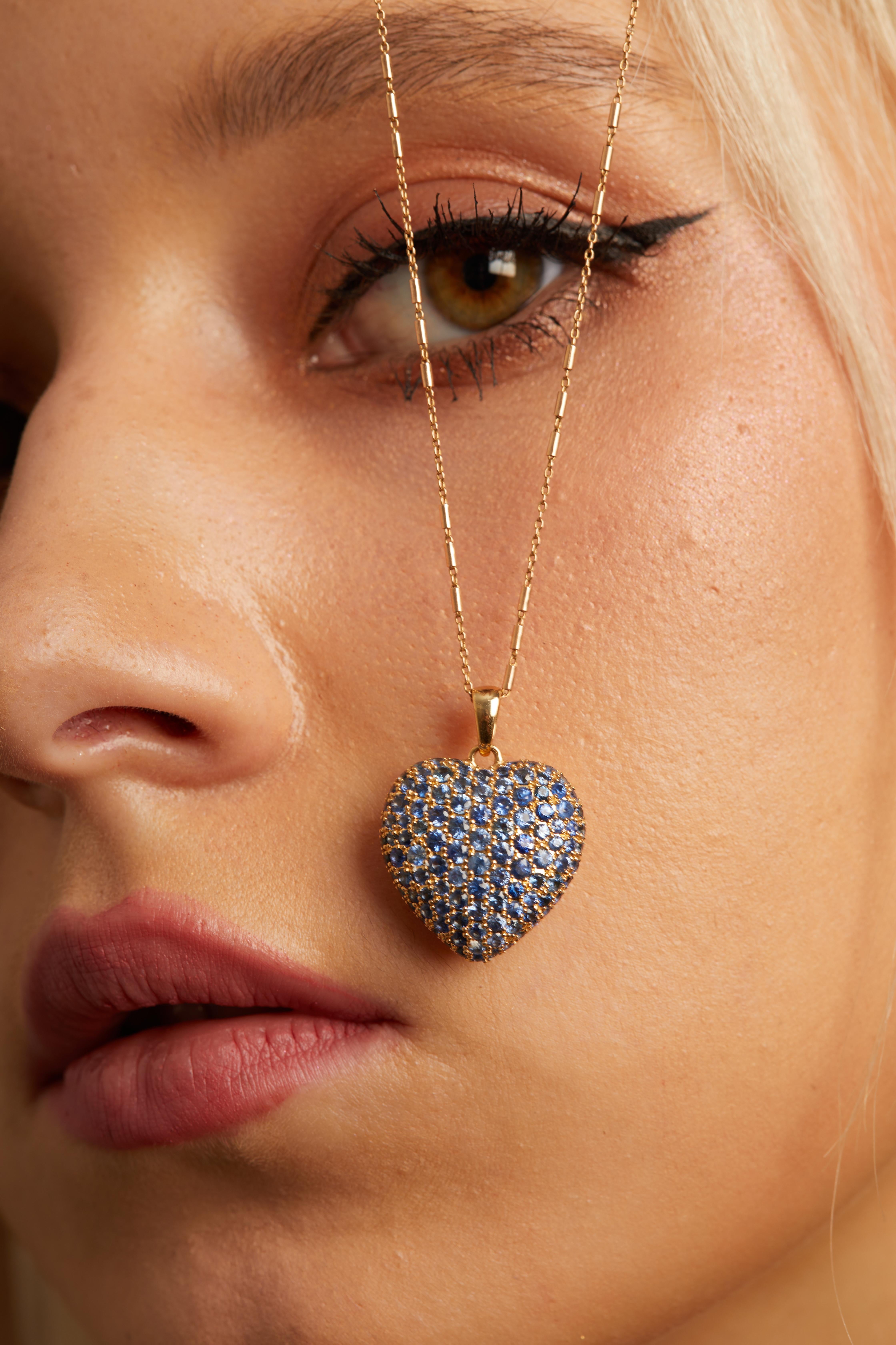 Women's 3 Carat Blue Sapphire Heart Pendant Set in 9 Grams 18k Gold For Sale